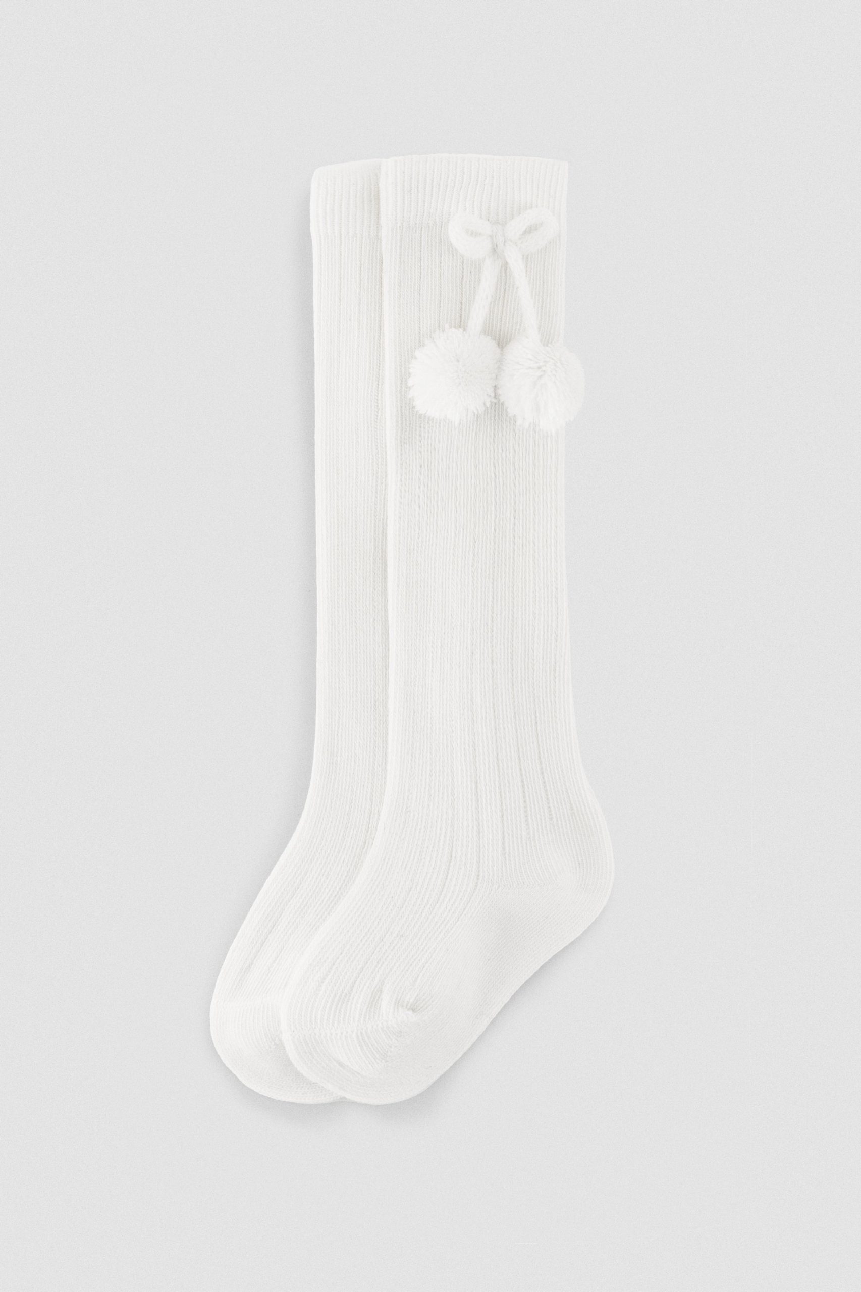 Calcetines largos pompones blanco