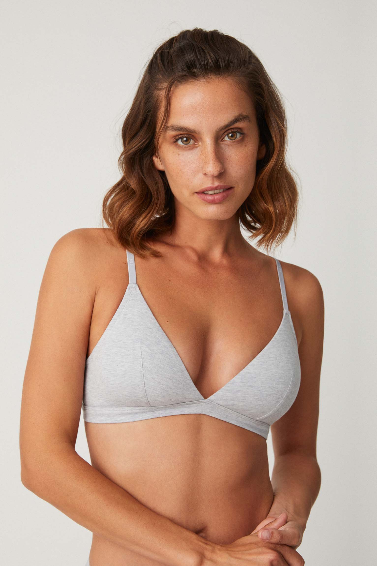 Sujetador sin aro con relleno algodón y modal gris