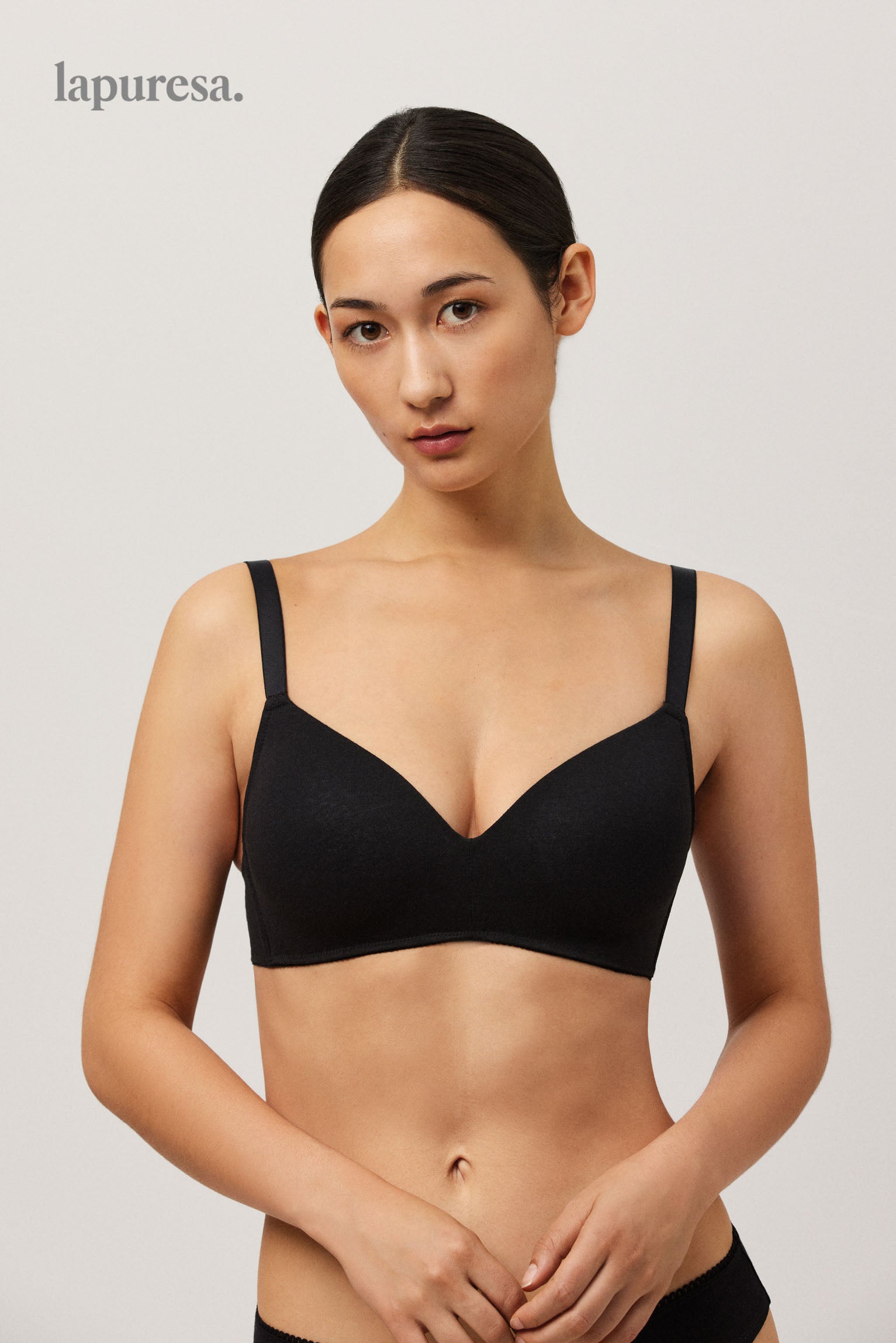 Sujetador sin aro con relleno algodón orgánico copas C y D negro