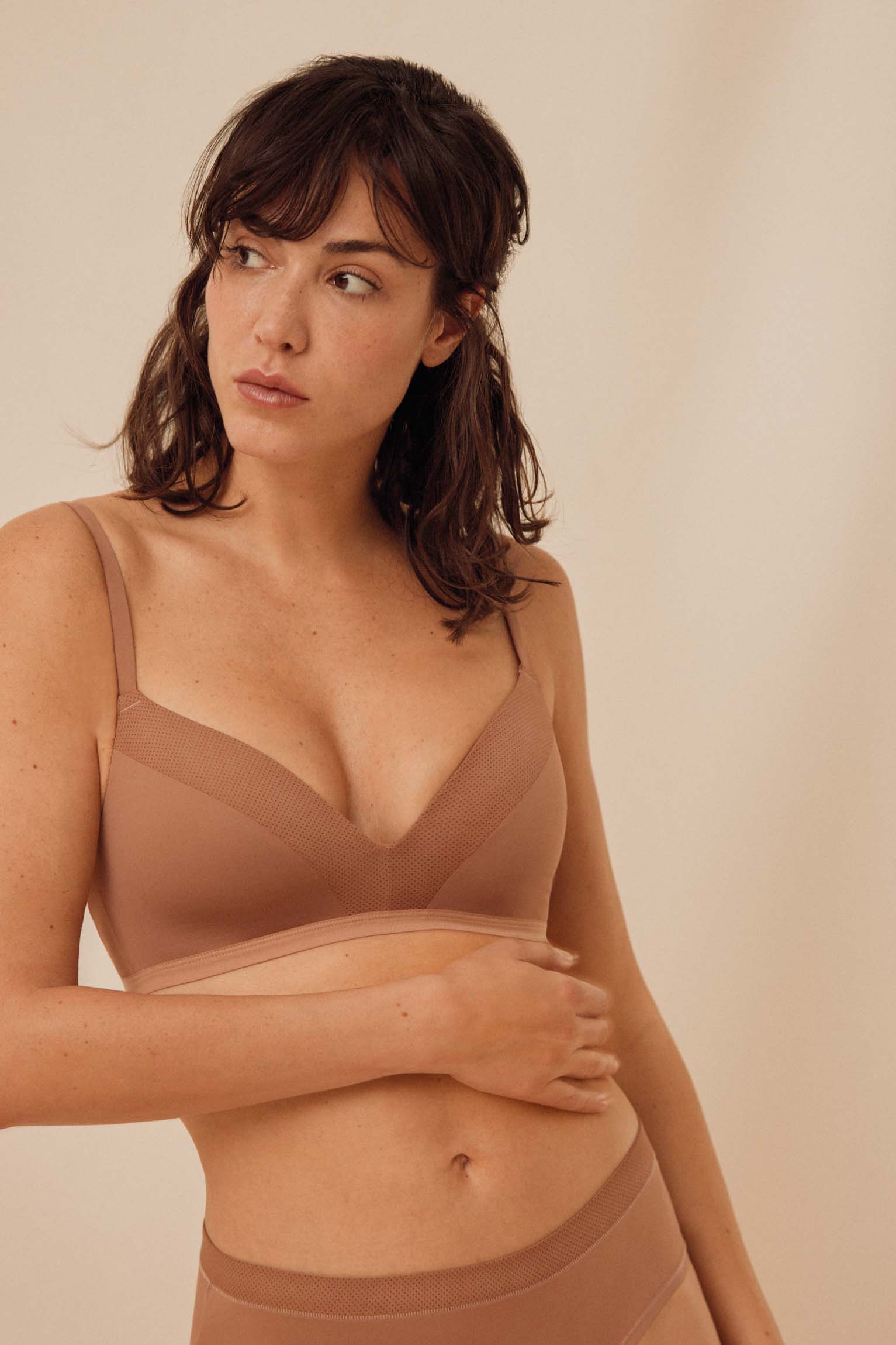 Sujetador sin aro con relleno marrón