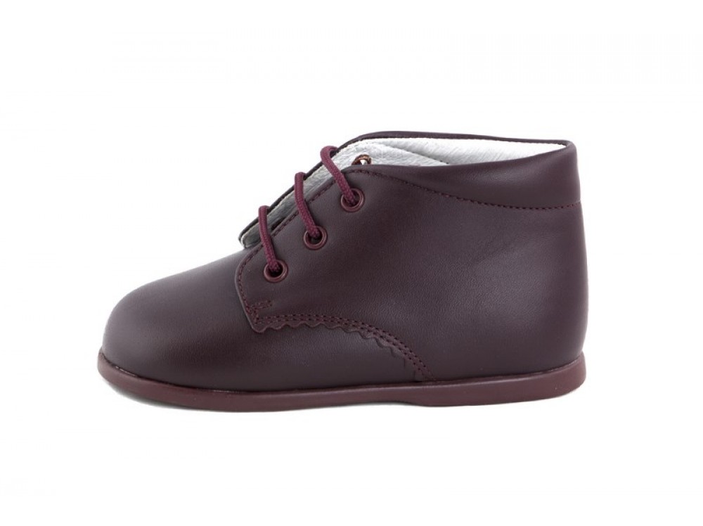 Botita piel burdeos con cordón Jeromín
