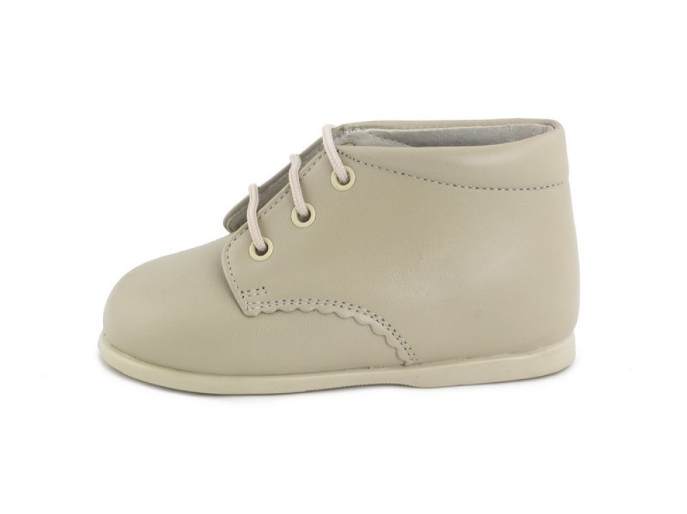 Botita piel beige con cordón Jeromín