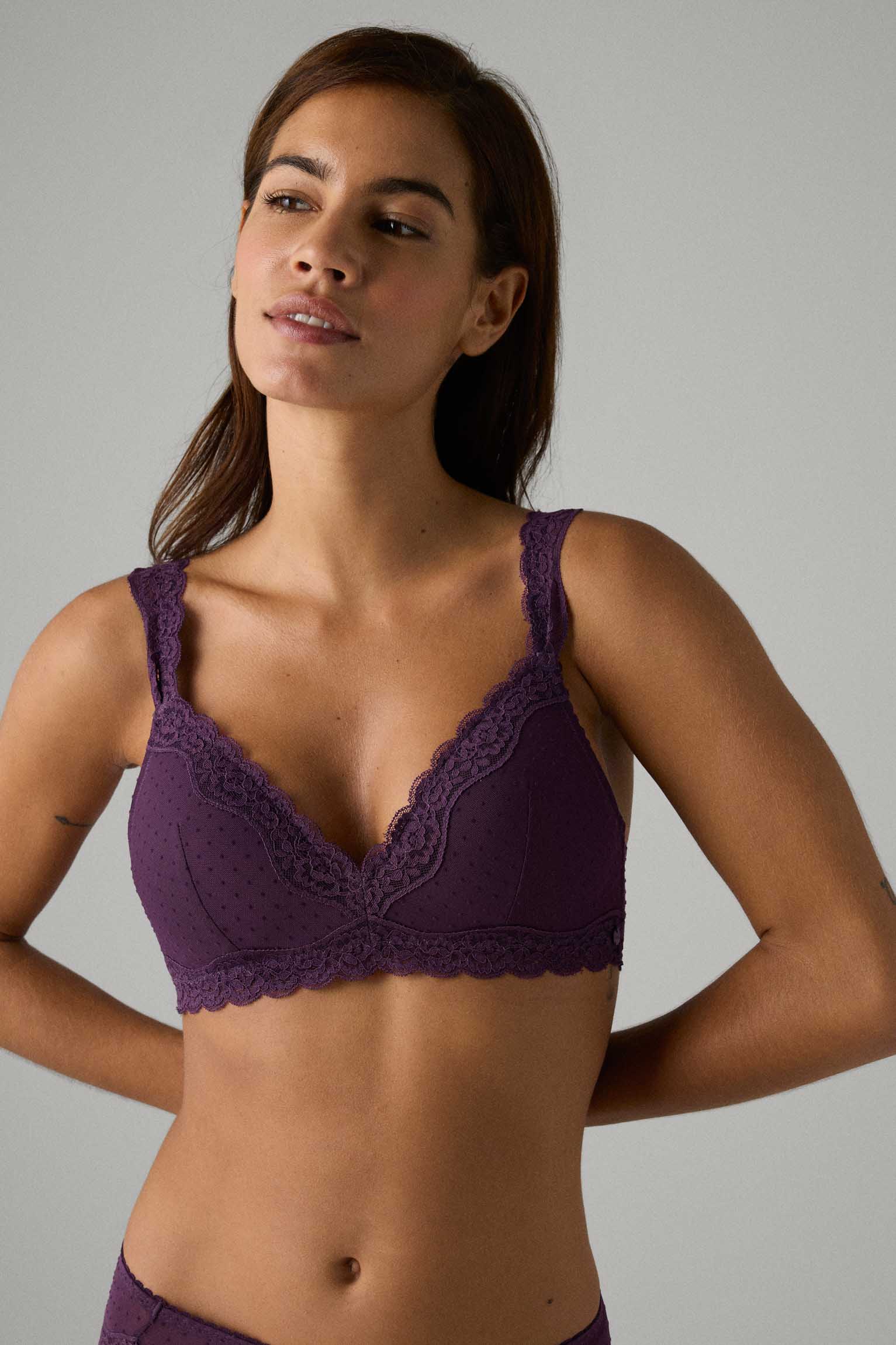 Sujetador sin aro con relleno estilo triángulo violeta