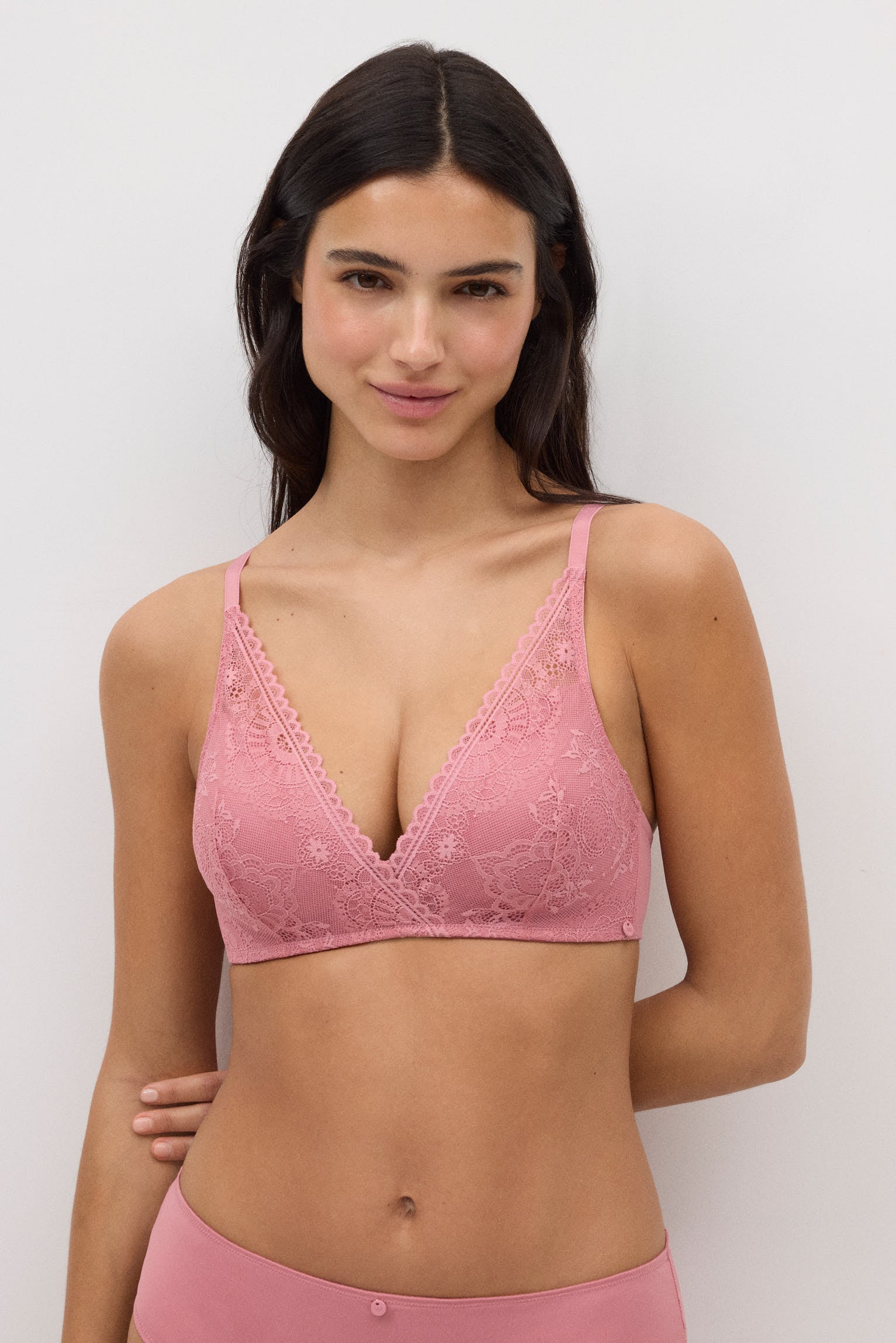 Sujetador triángulo sin aro con relleno encaje floral rosa