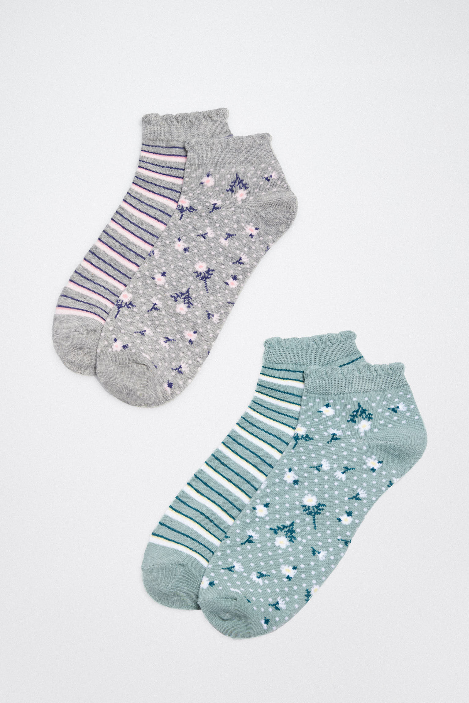 Pack 4 calcetines cortos estampados rayas y flores