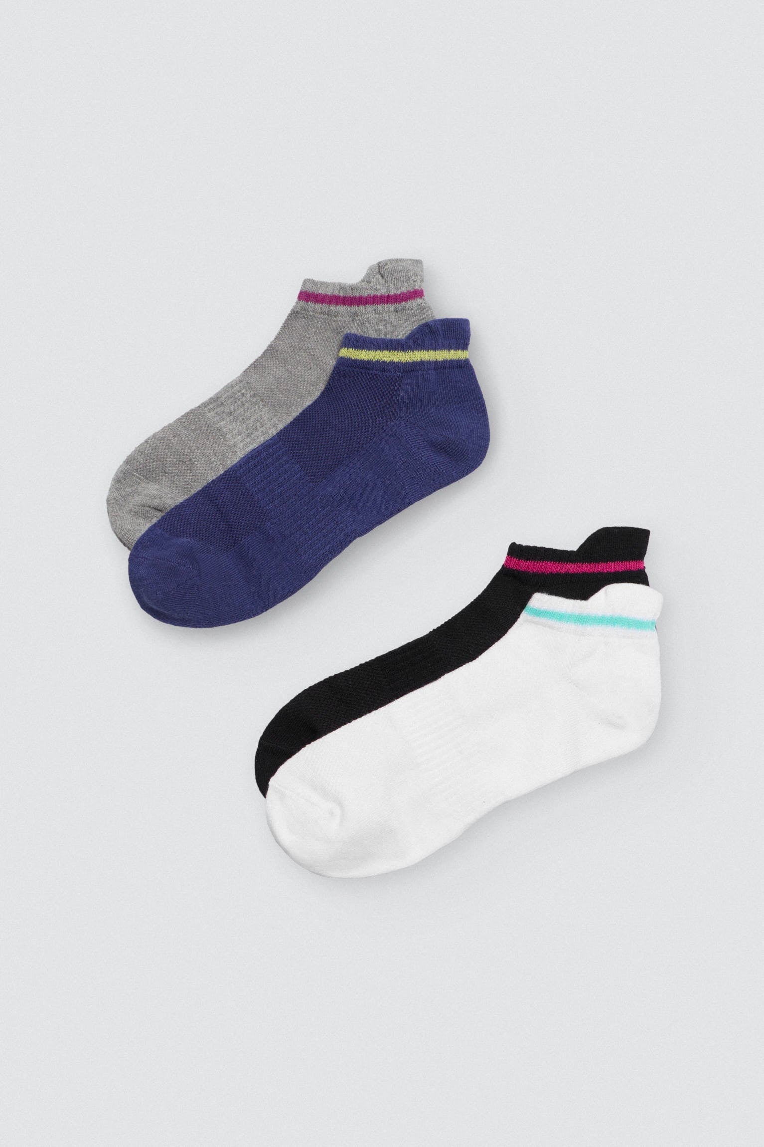 Pack 4 calcetines deportivos transpirables cortos detalle colores