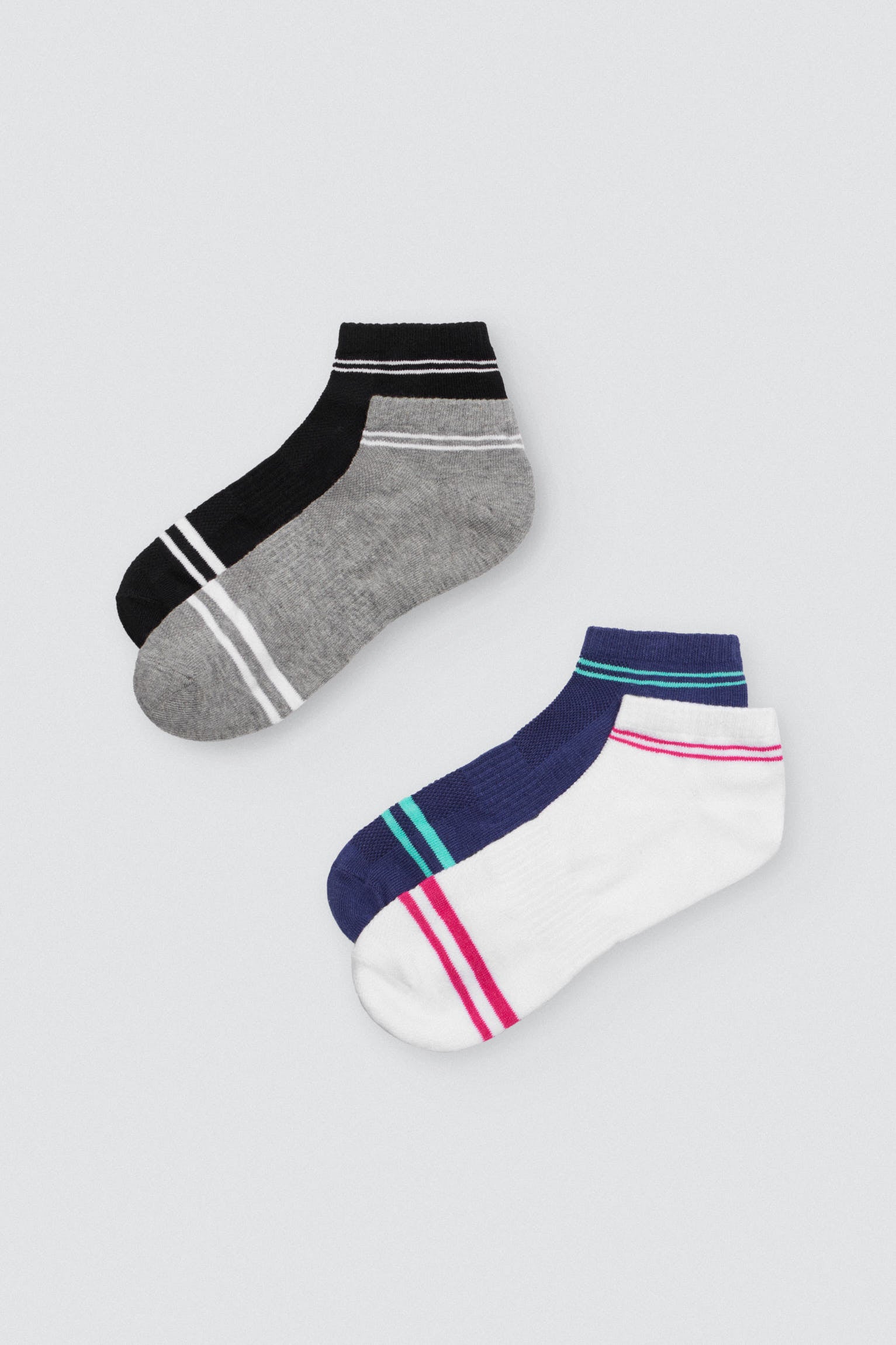 Pack 4 calcetines deportivos transpirables cortos con rayas