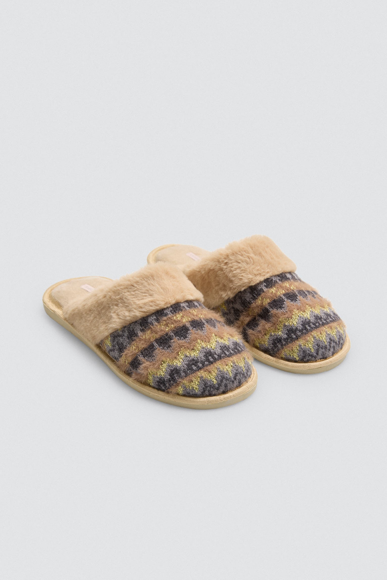 Zapatillas de casa pelo estampado étnico