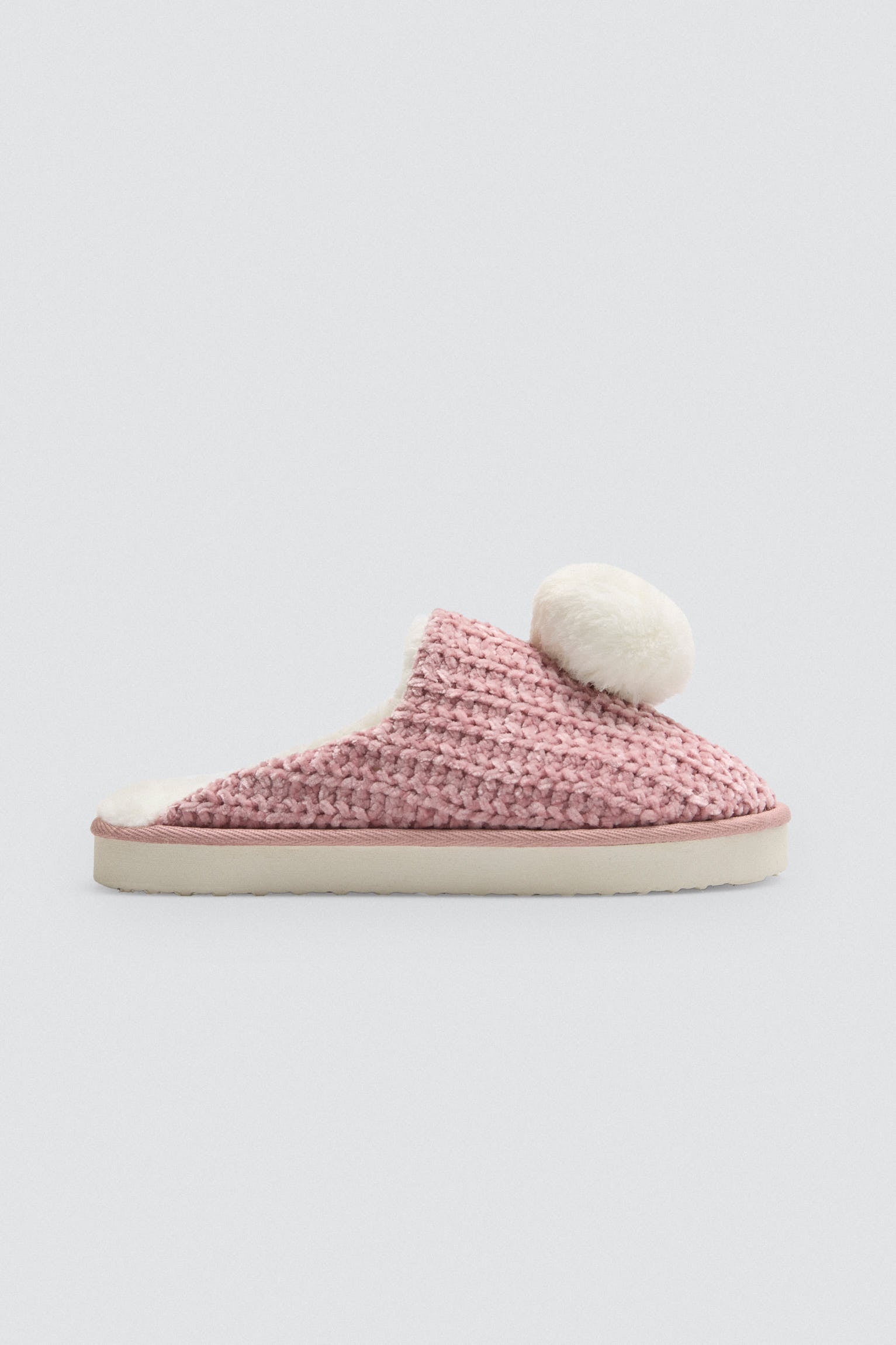 Zapatillas de casa aterciopeladas detalle pompón