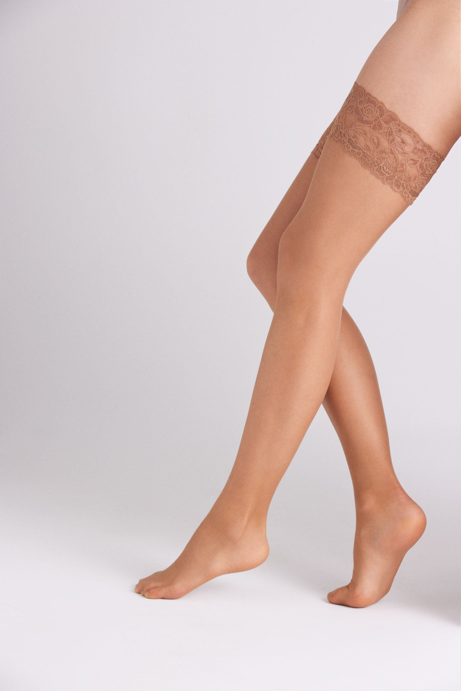 Medias con liga 10 denier marrón