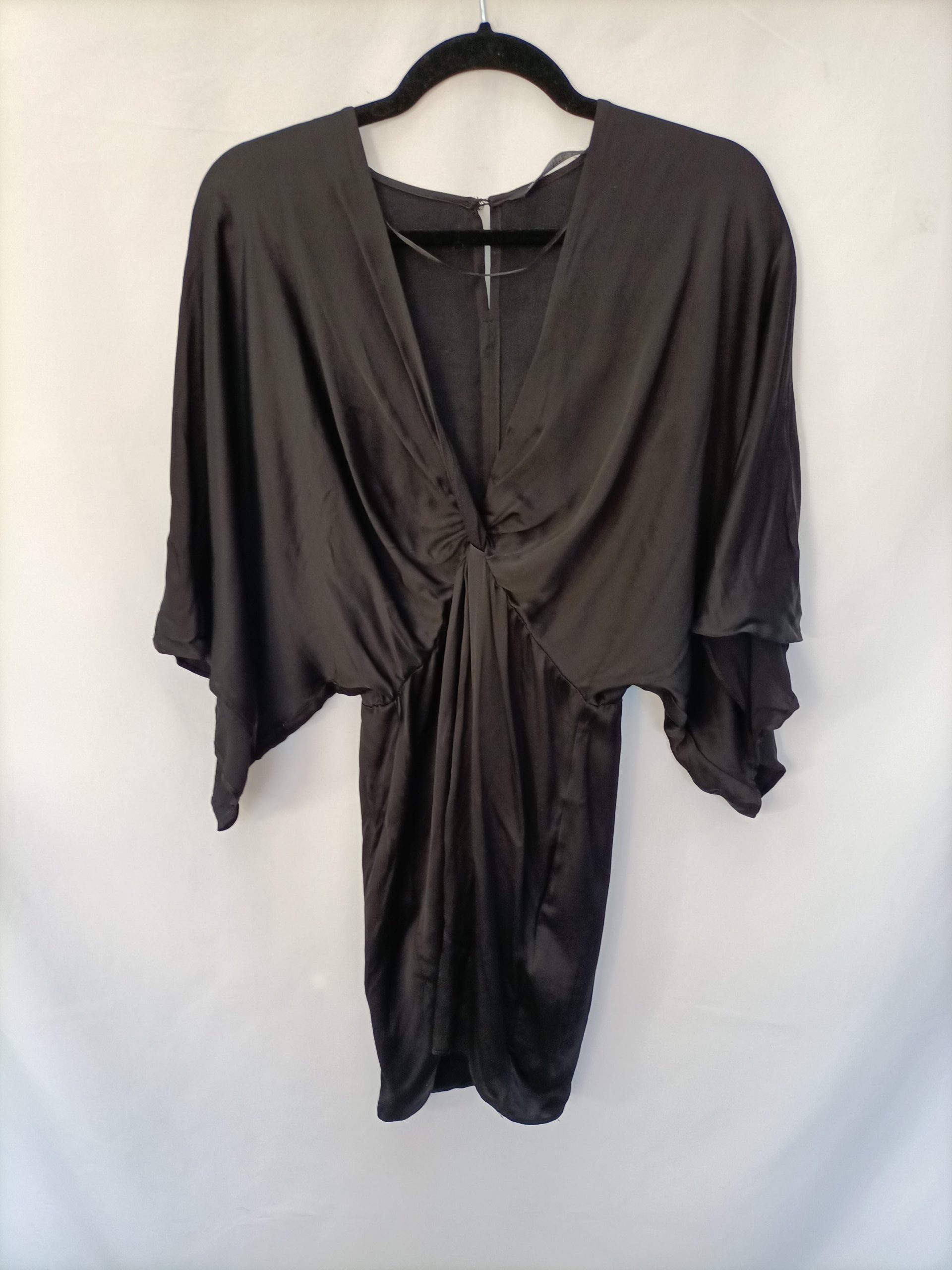 ZARA. Vestido negro satinado fiesta T.xs