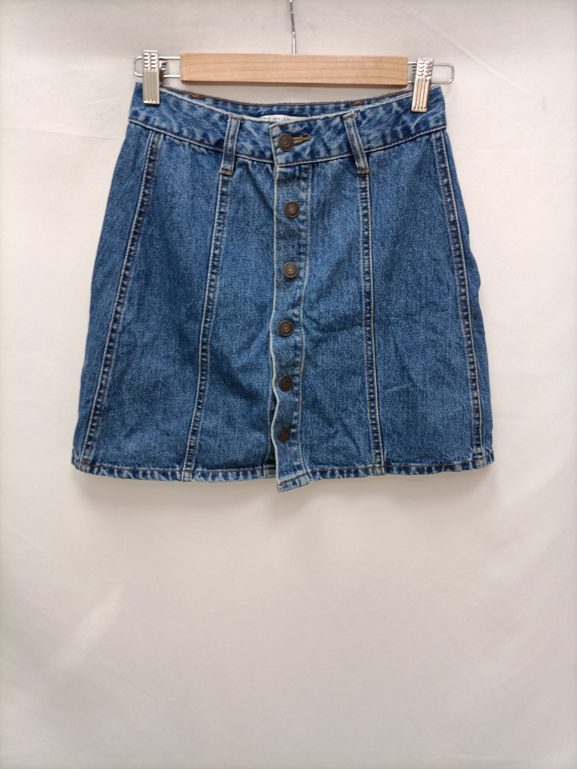 PULL& BEAR. Falda denim botones T.s
