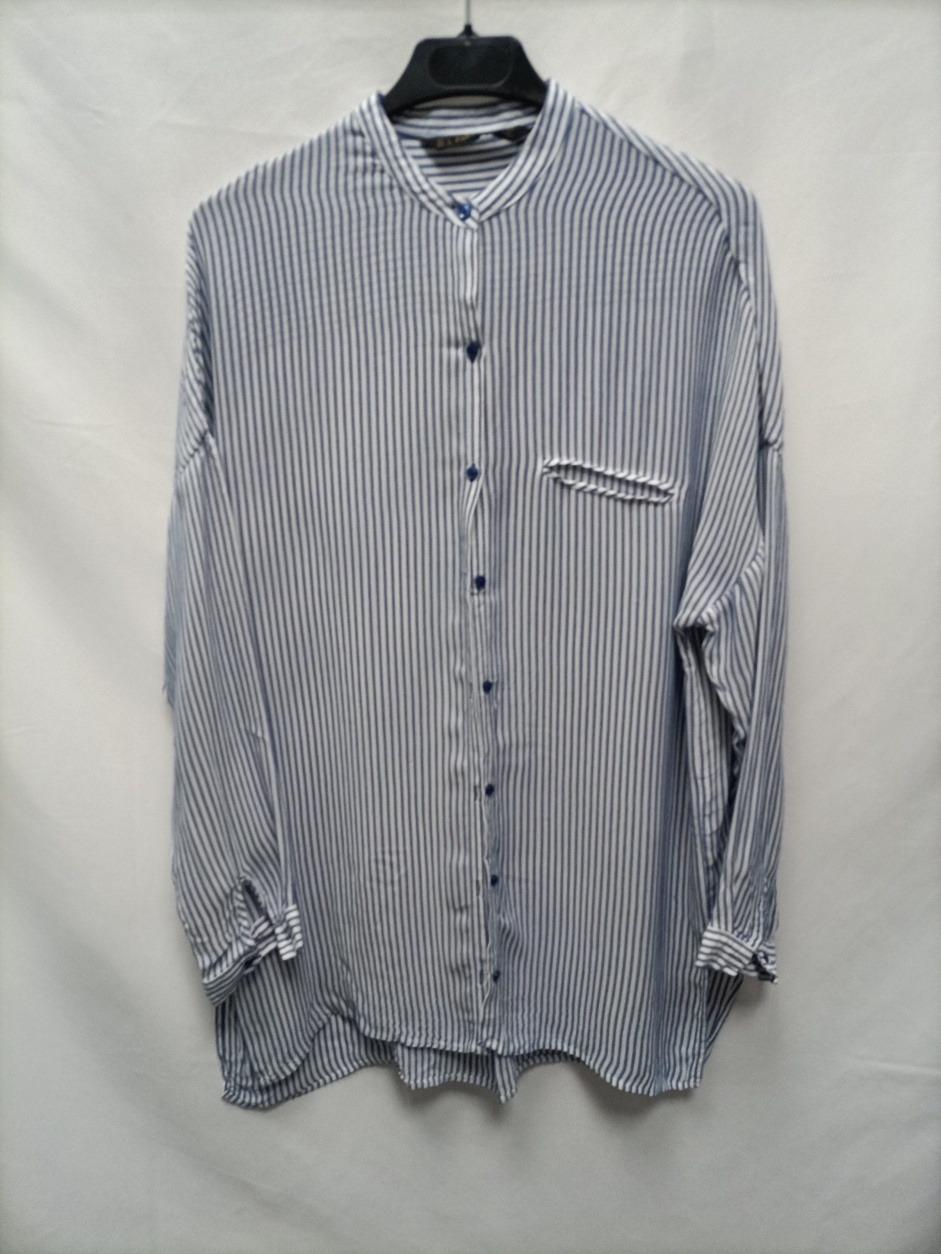 ZARA. Blusa rayas oversized T.m