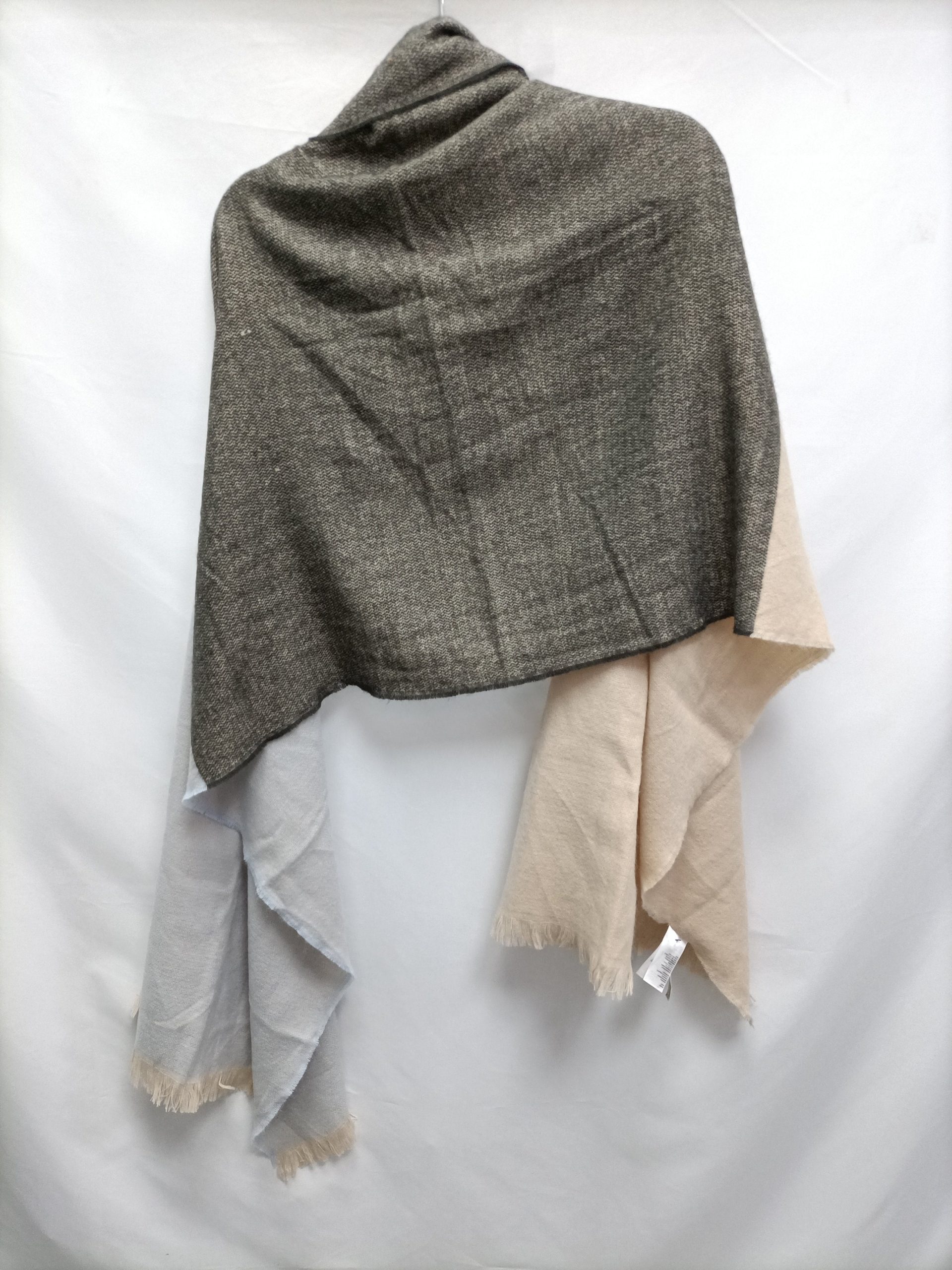 H&M. Bufanda tricolor T.u