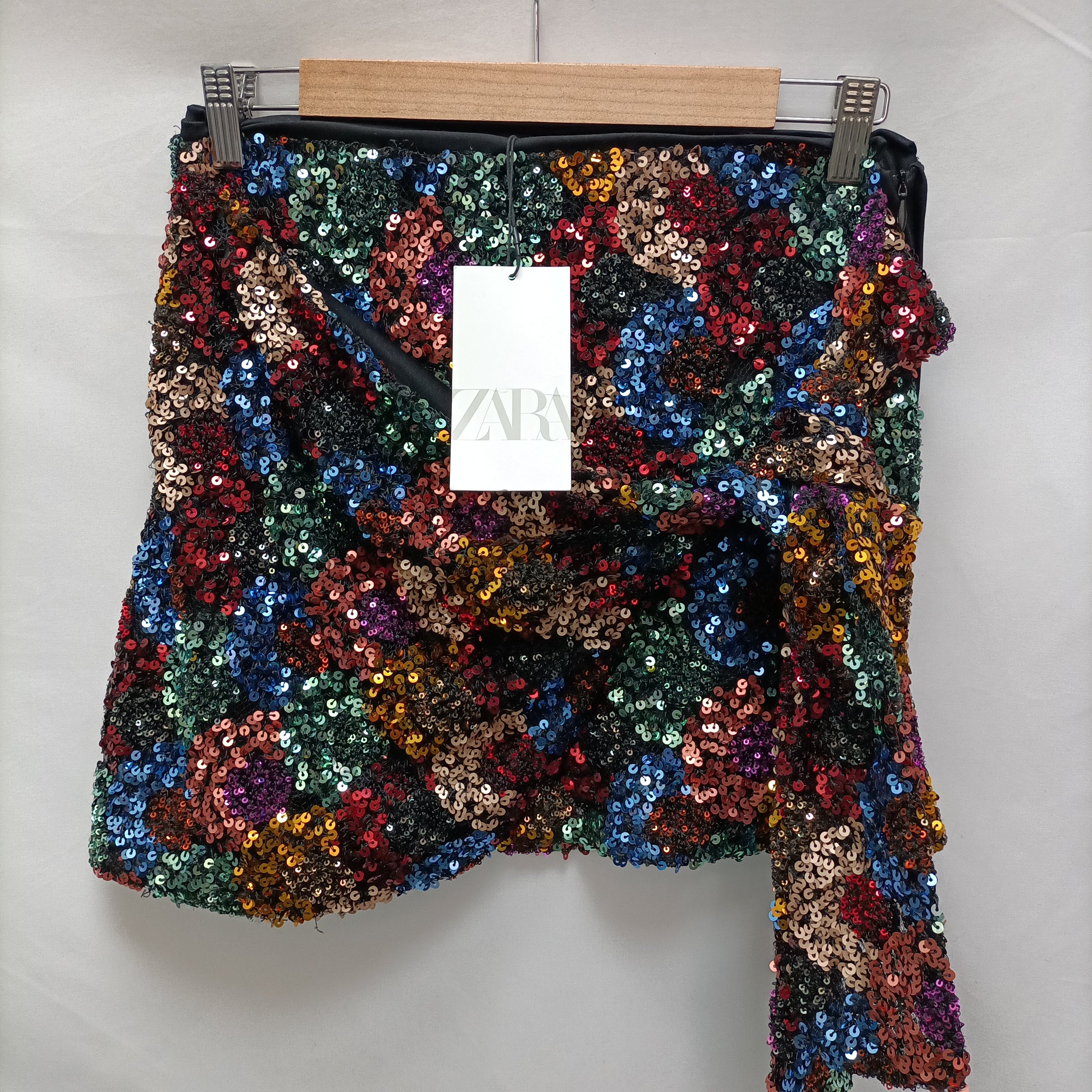 ZARA. Falda corta lentejuelas T.m