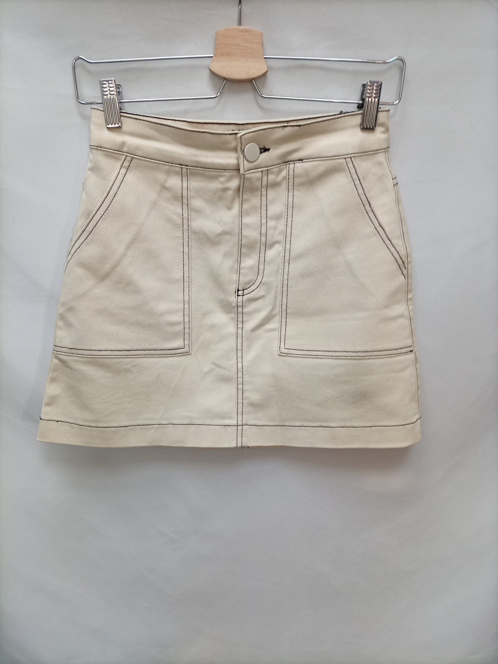 ZARA. Falda beige costuras T. xs
