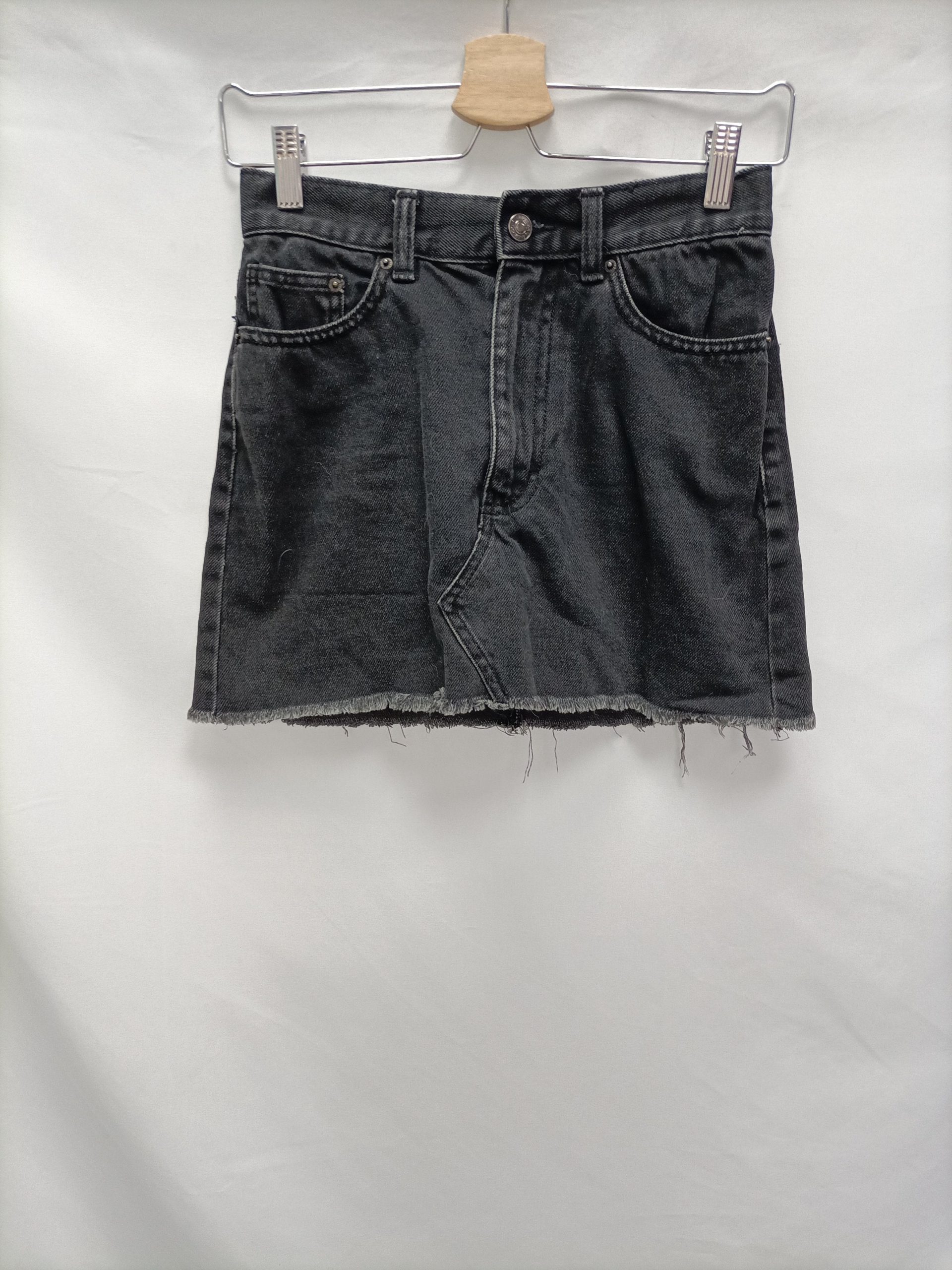 PULL&BEAR. Falda denim negra T.s
