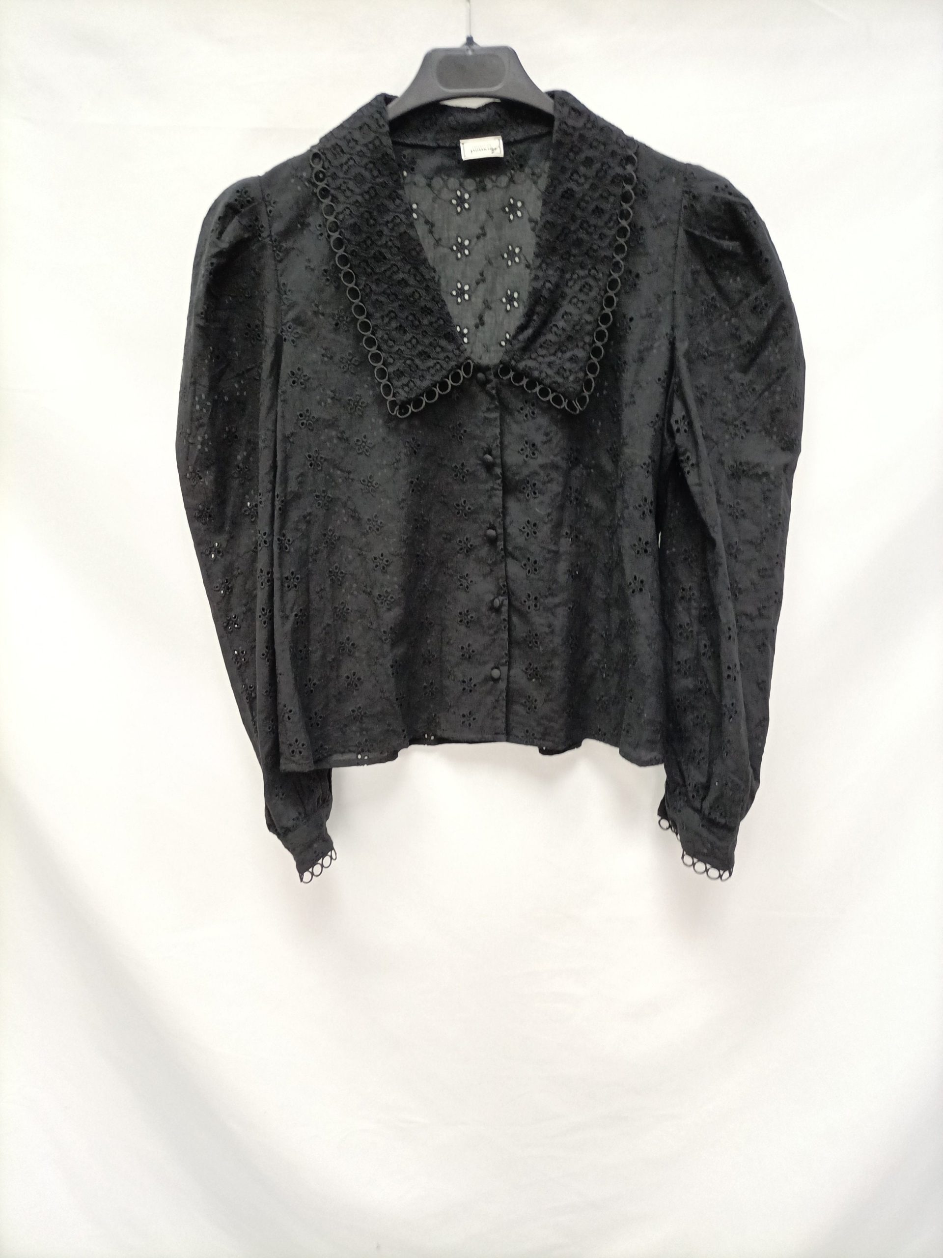 PIMKIE. Camisa negra encaje T.36