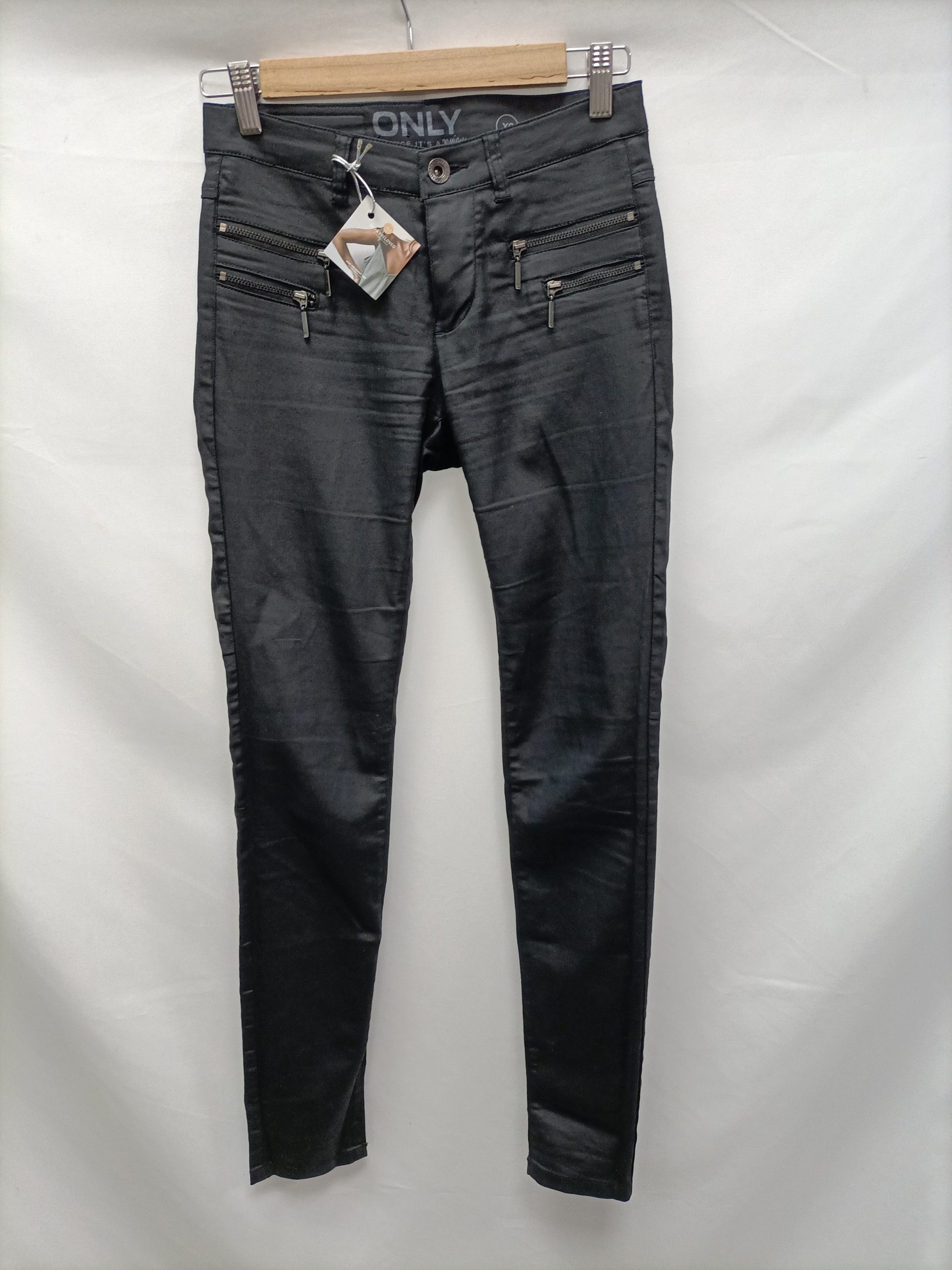 ONLY. Pantalones encerados T.xs