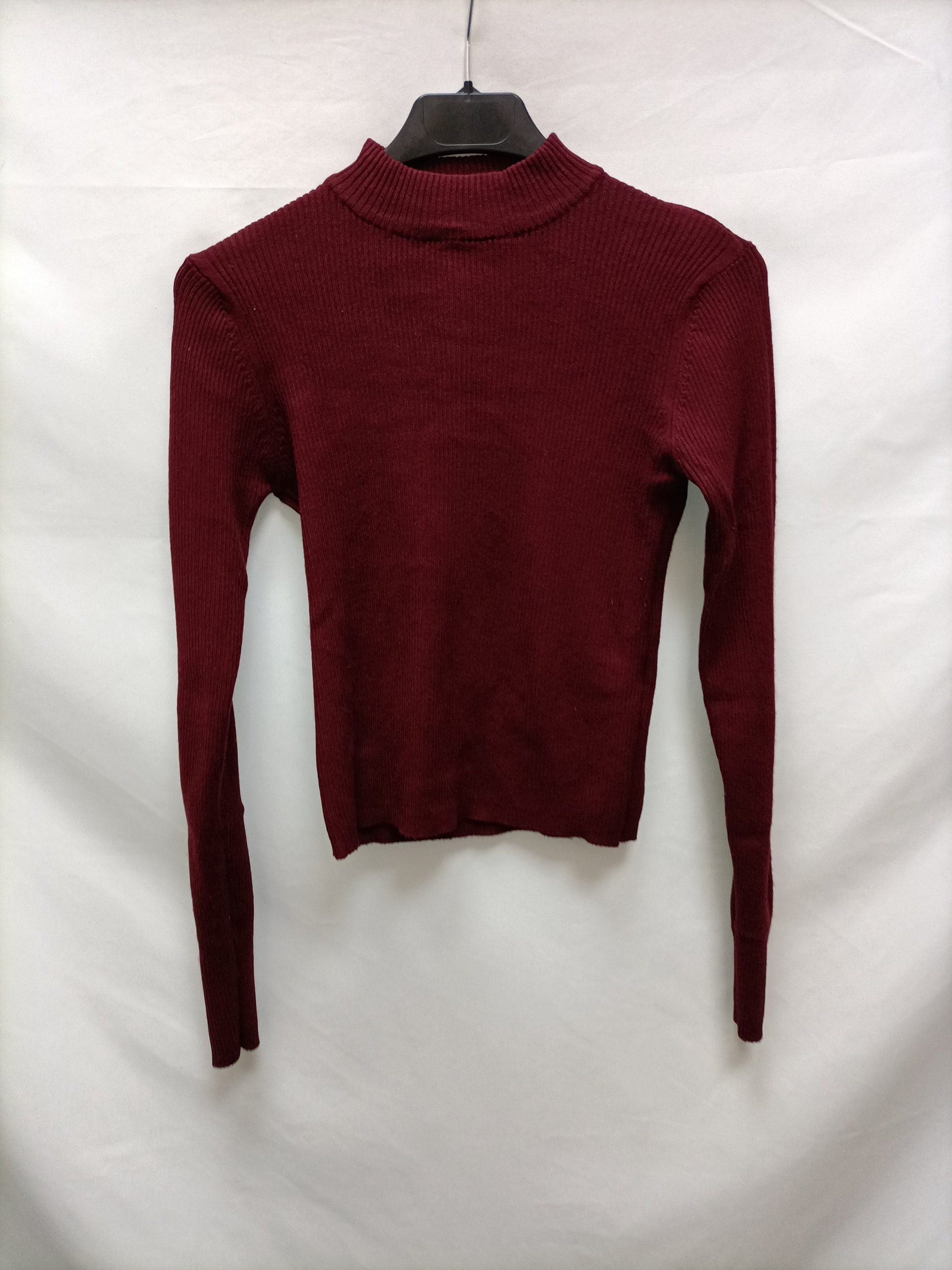 PULL&BEAR. Top burdeos cuello perkins T.m