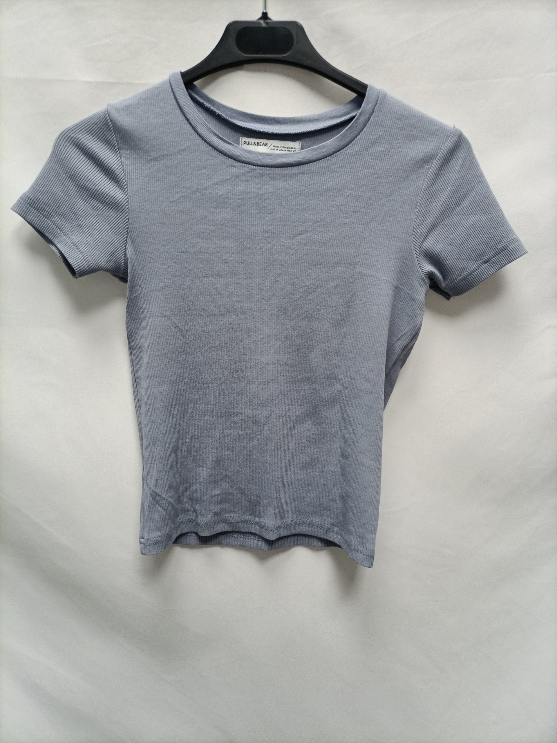 PULL&BEAR. Camiseta azul canalé T.m
