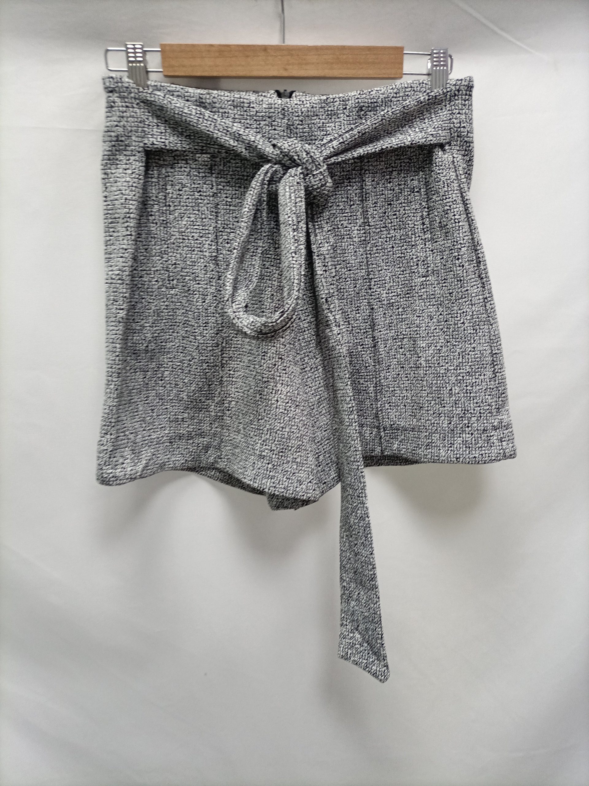 MOSS MARBELLA. Shorts elástico blanco y negro T.l