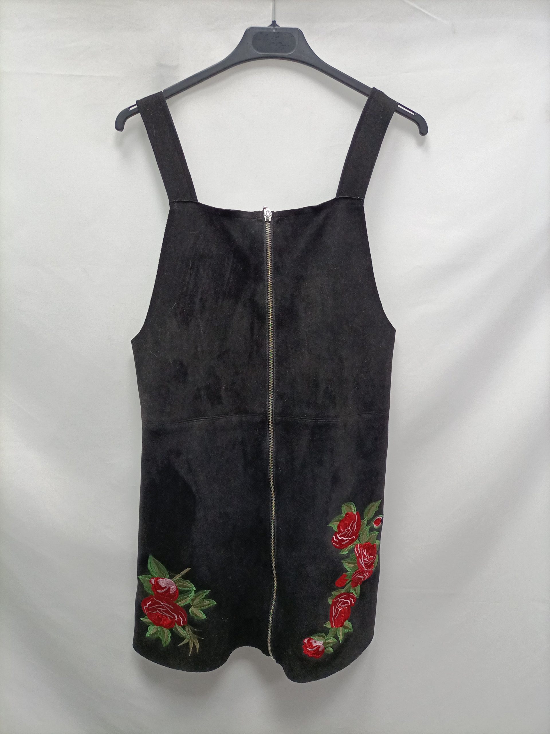 MANGO. Peto negro bordado T.s