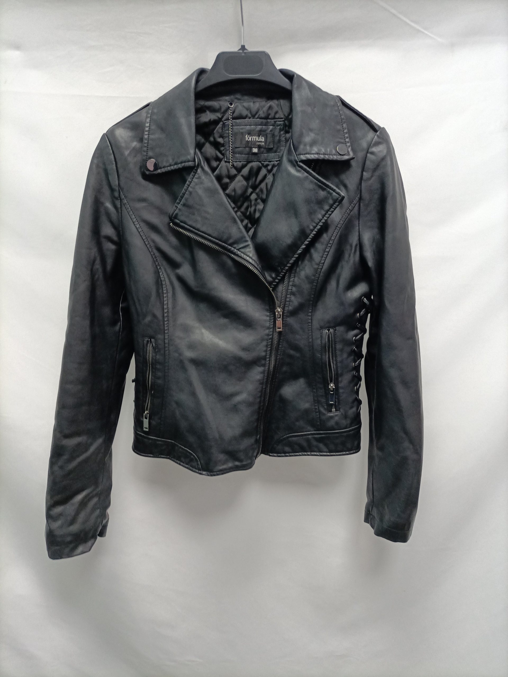 FORMULA JOVEN. Cazadora efecto piel T.38