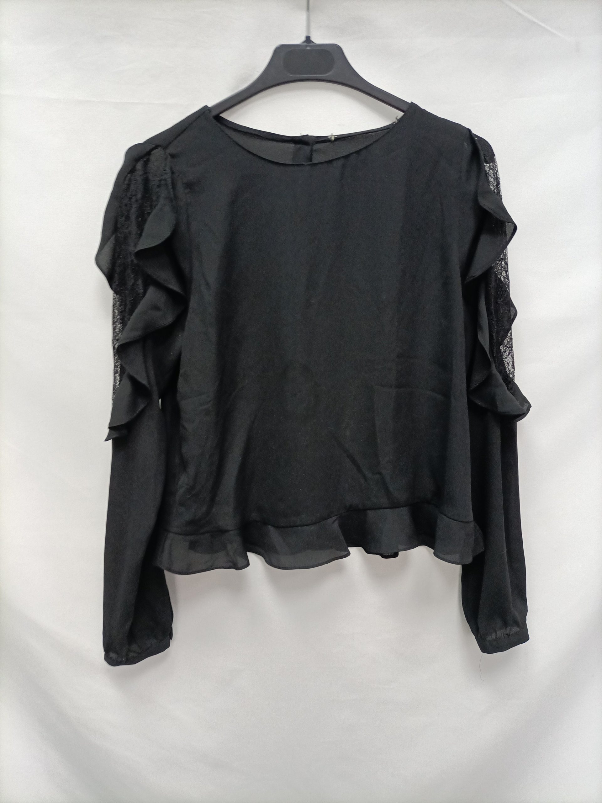 OTRAS. Blusa negra volante T.u(s)