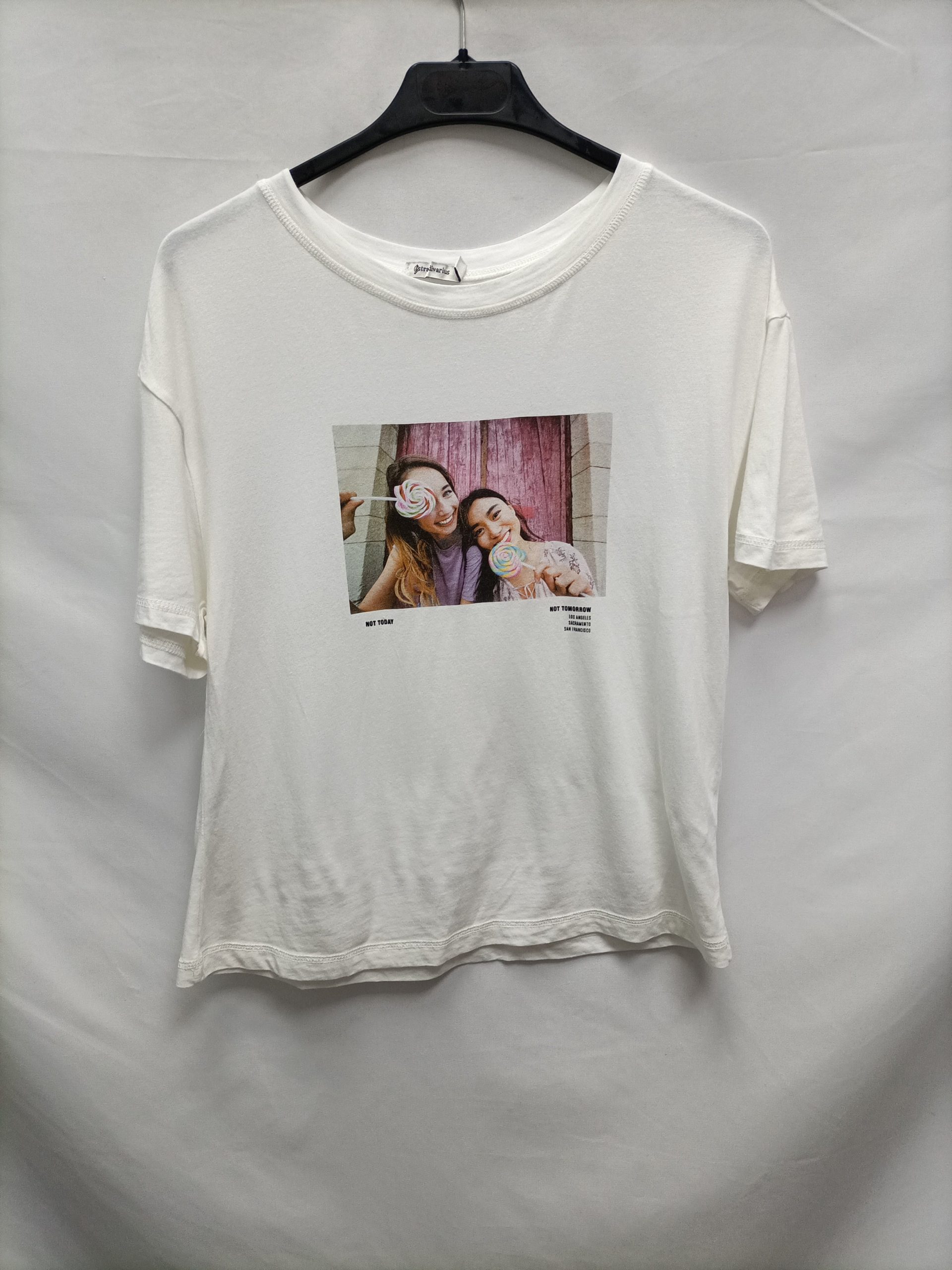 STRADIVARIUS. Camiseta blanca fluida T.m