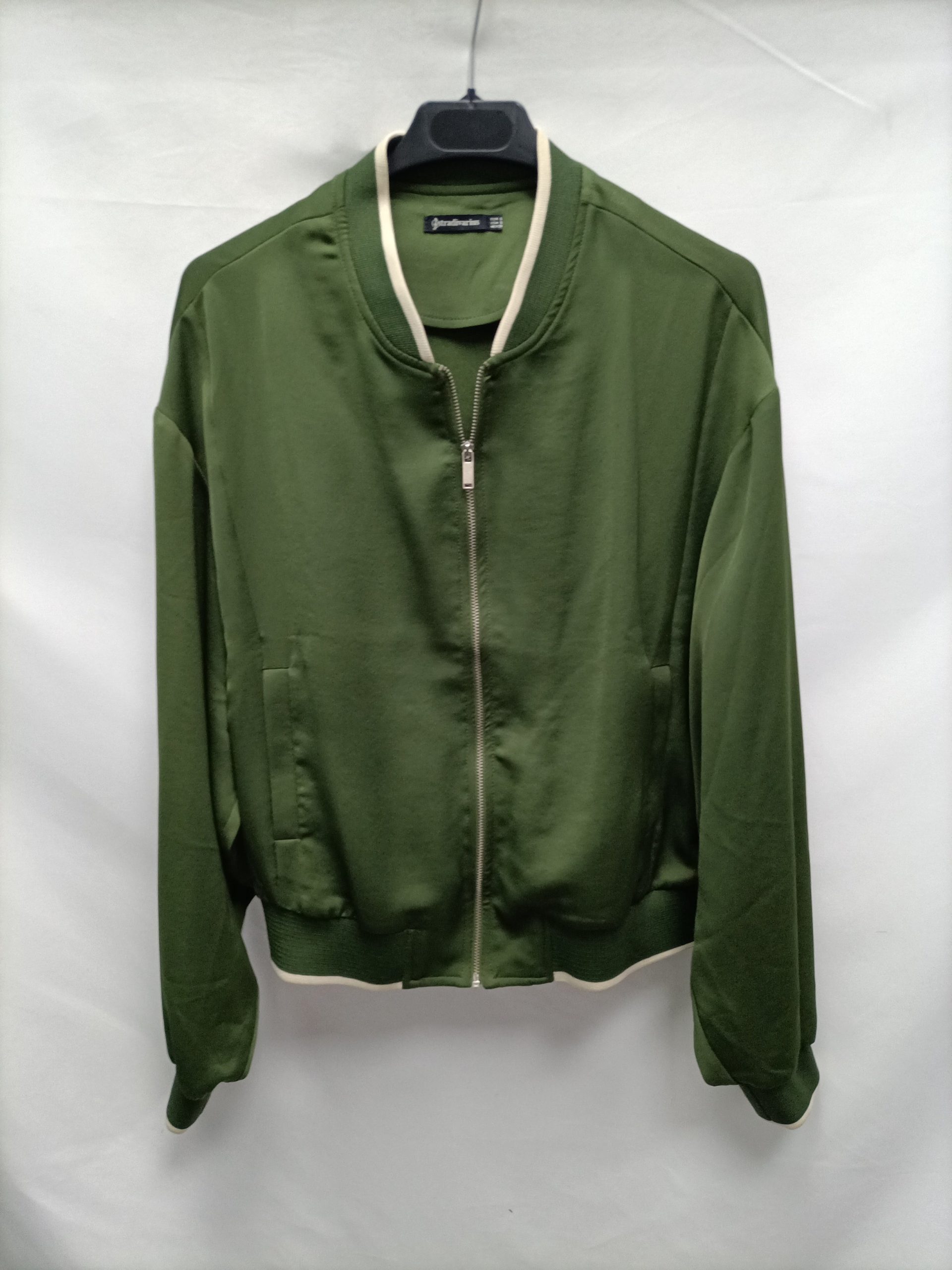 STRADIVARIUS. Bomber verde finita T.s