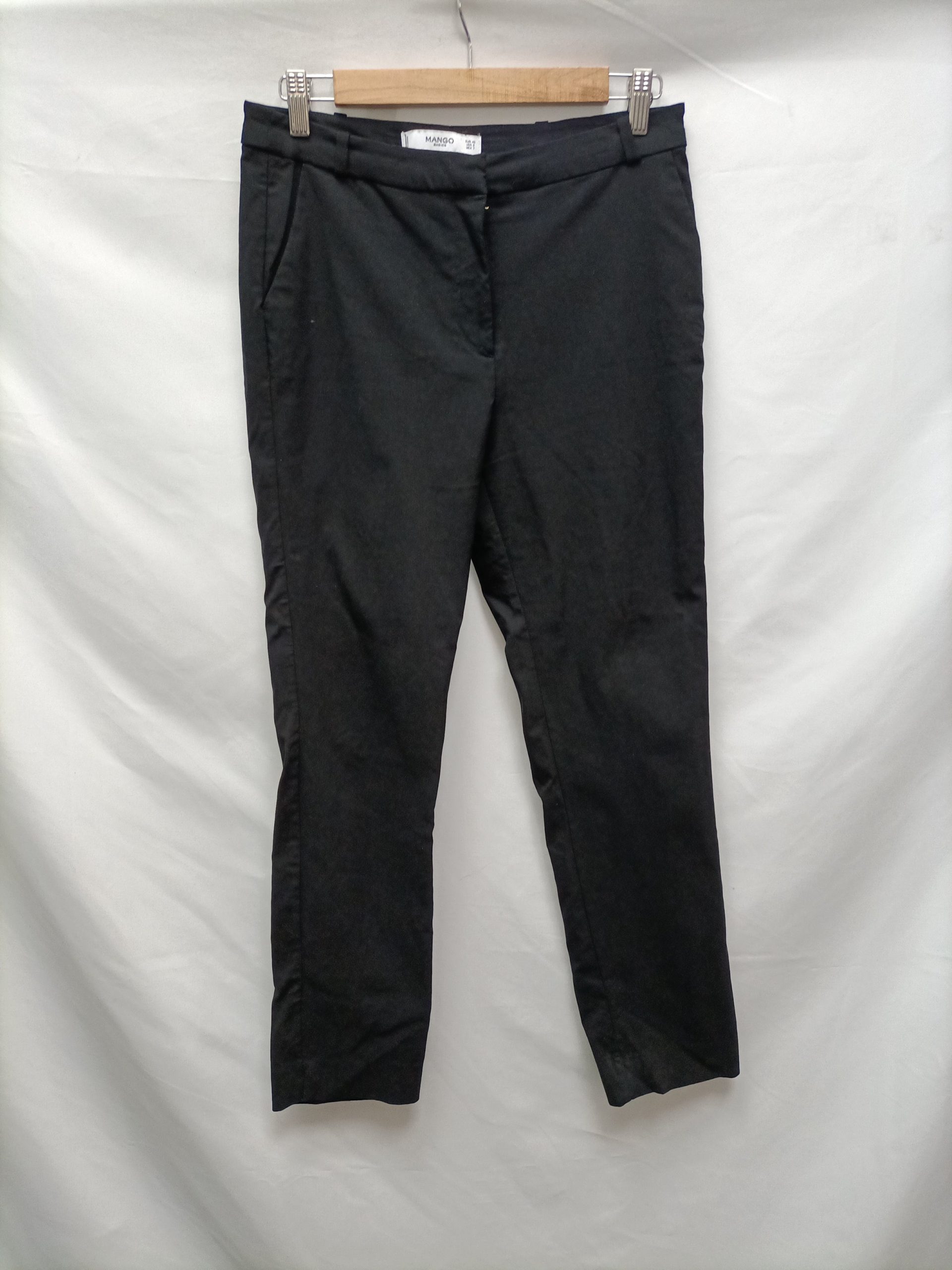 MANGO. Pantalón negro licra T.40