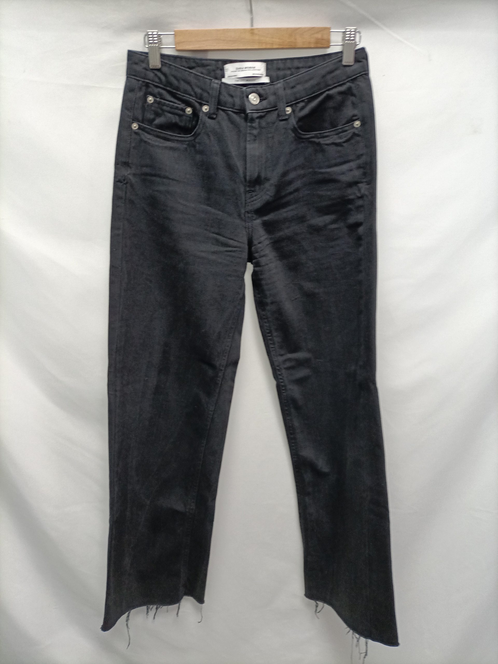 ZARA. Pantalón negro ancho T.36