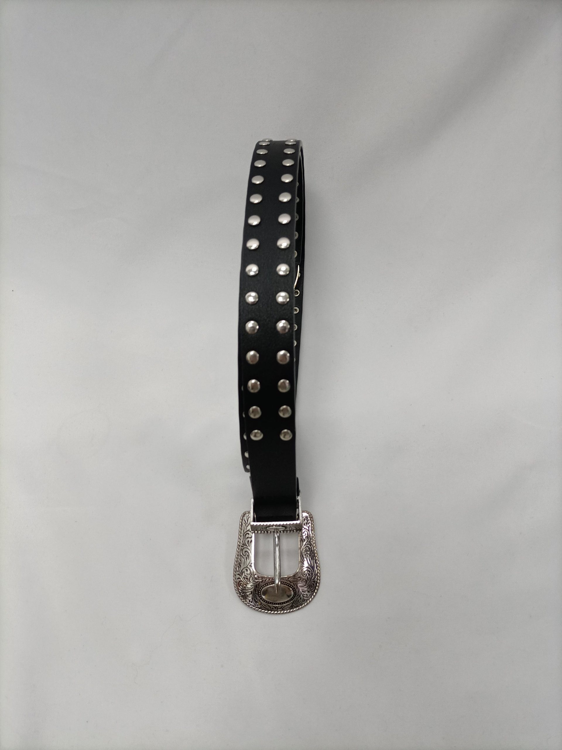 OTRAS. Cinturón tachuelas T.u