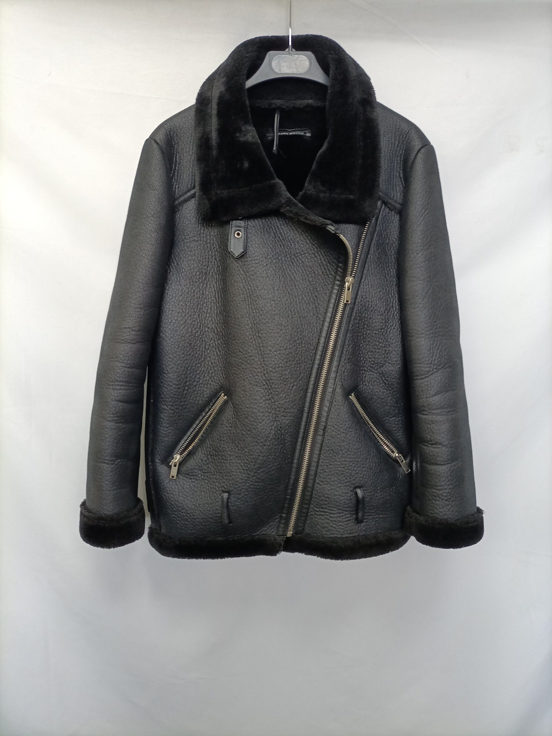 ZARA. Biker negra borrego T.m