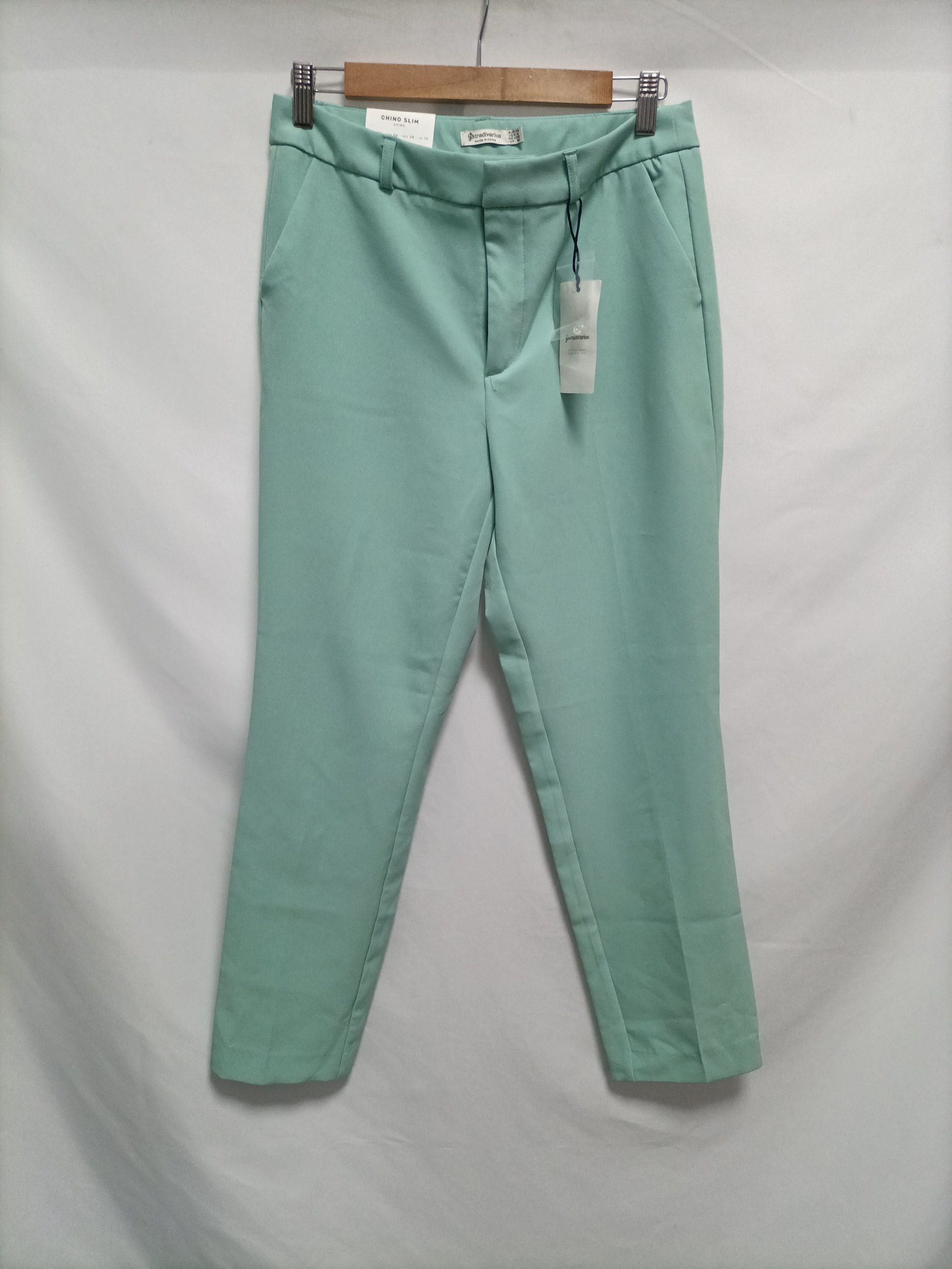 STRADIVARIUS. Pantalón chino verde agua T.38