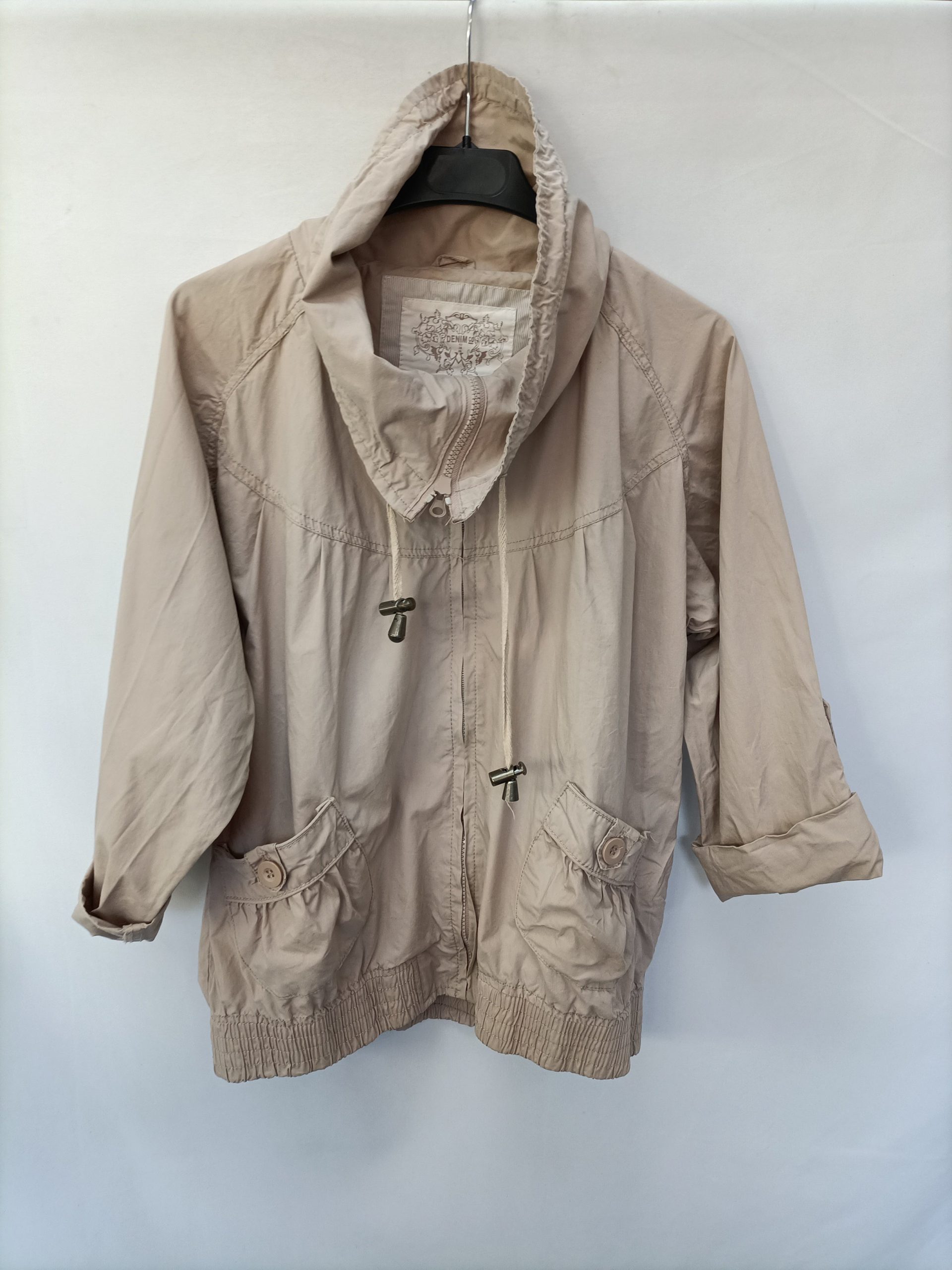 PRIMARK. Parka beige ligera T.38