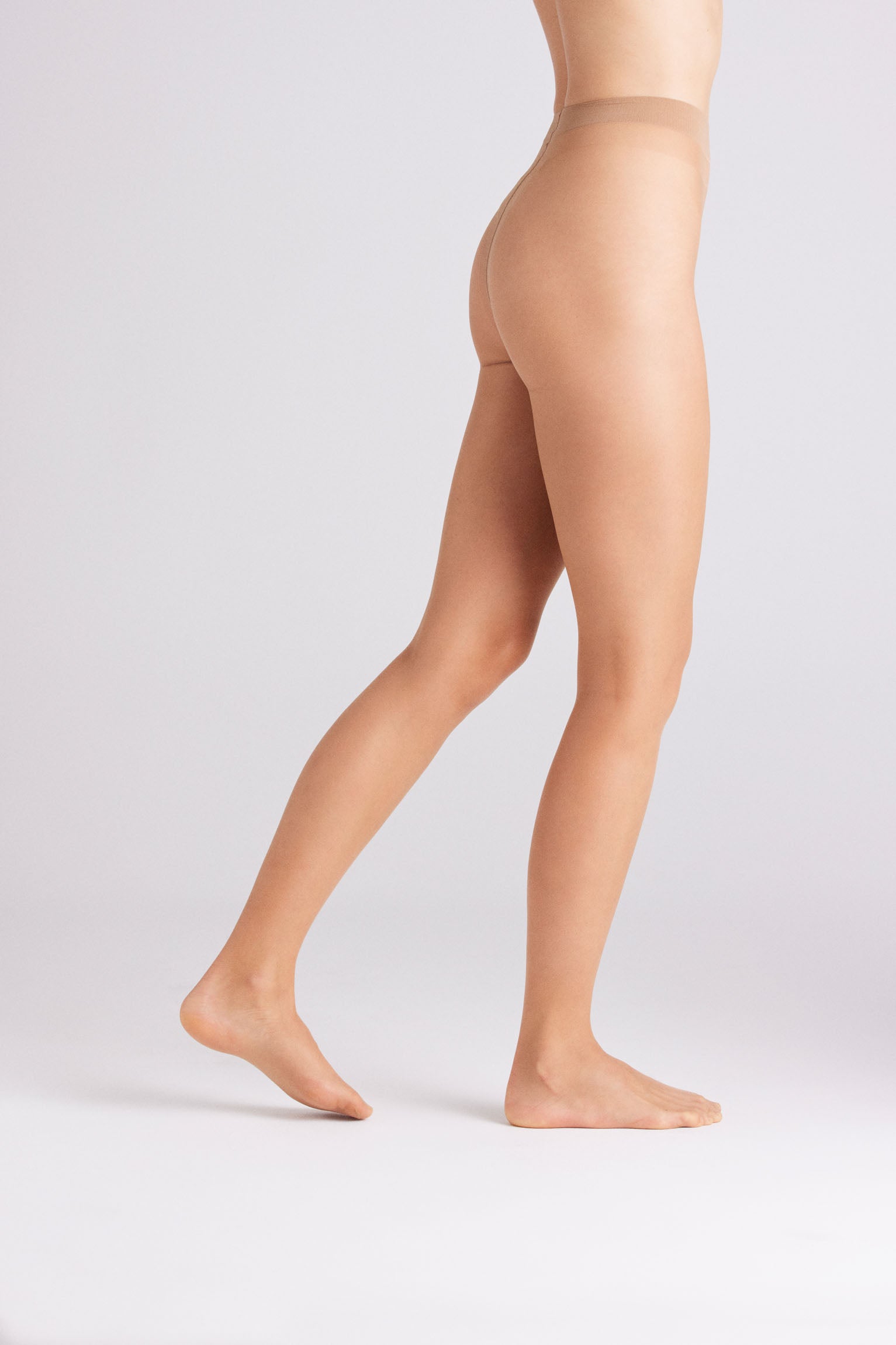 Panty puntera invisible 10 denier natural