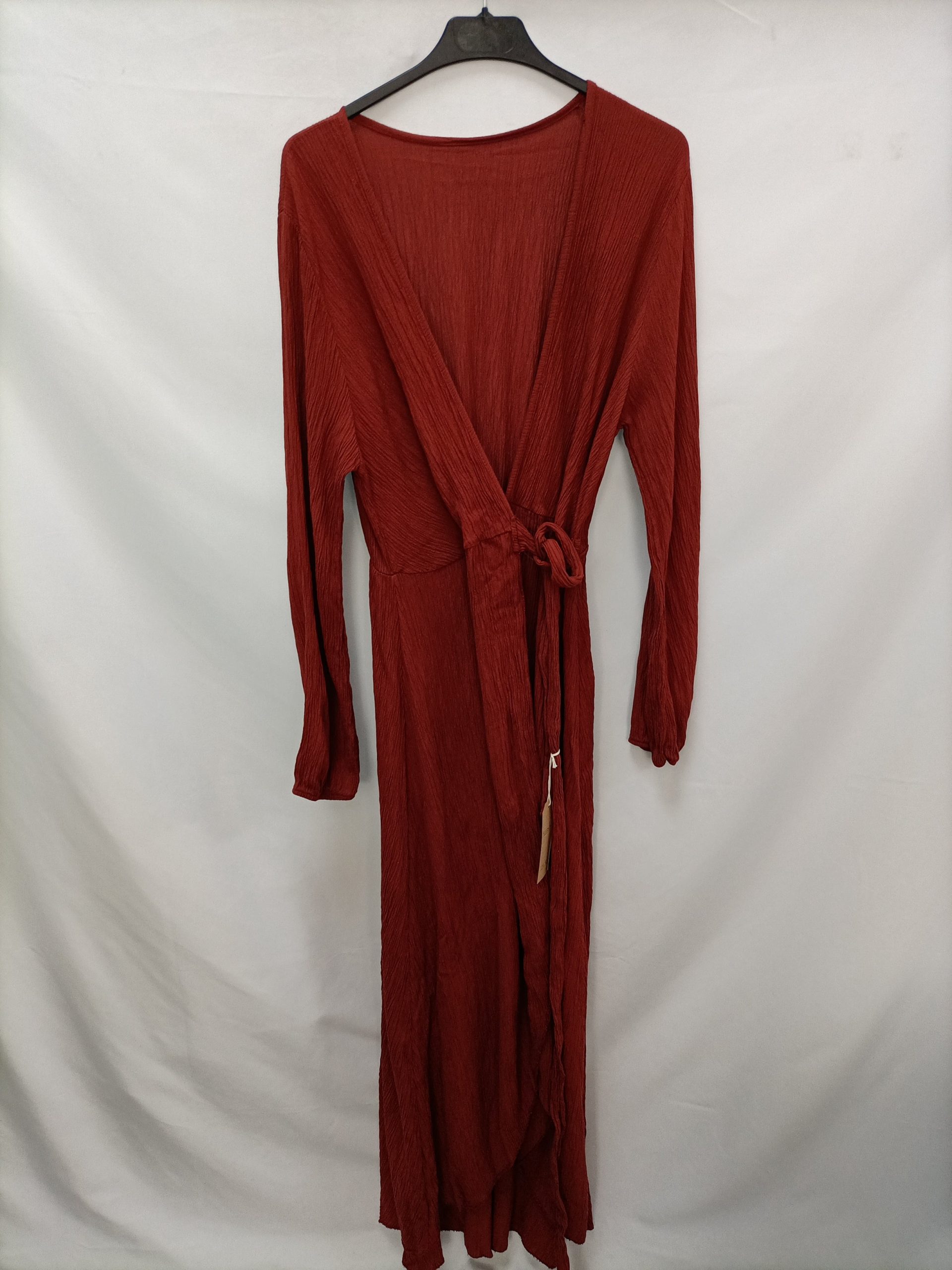 A PIE DE CALLE . Vestido cruzado teja T.u (m)