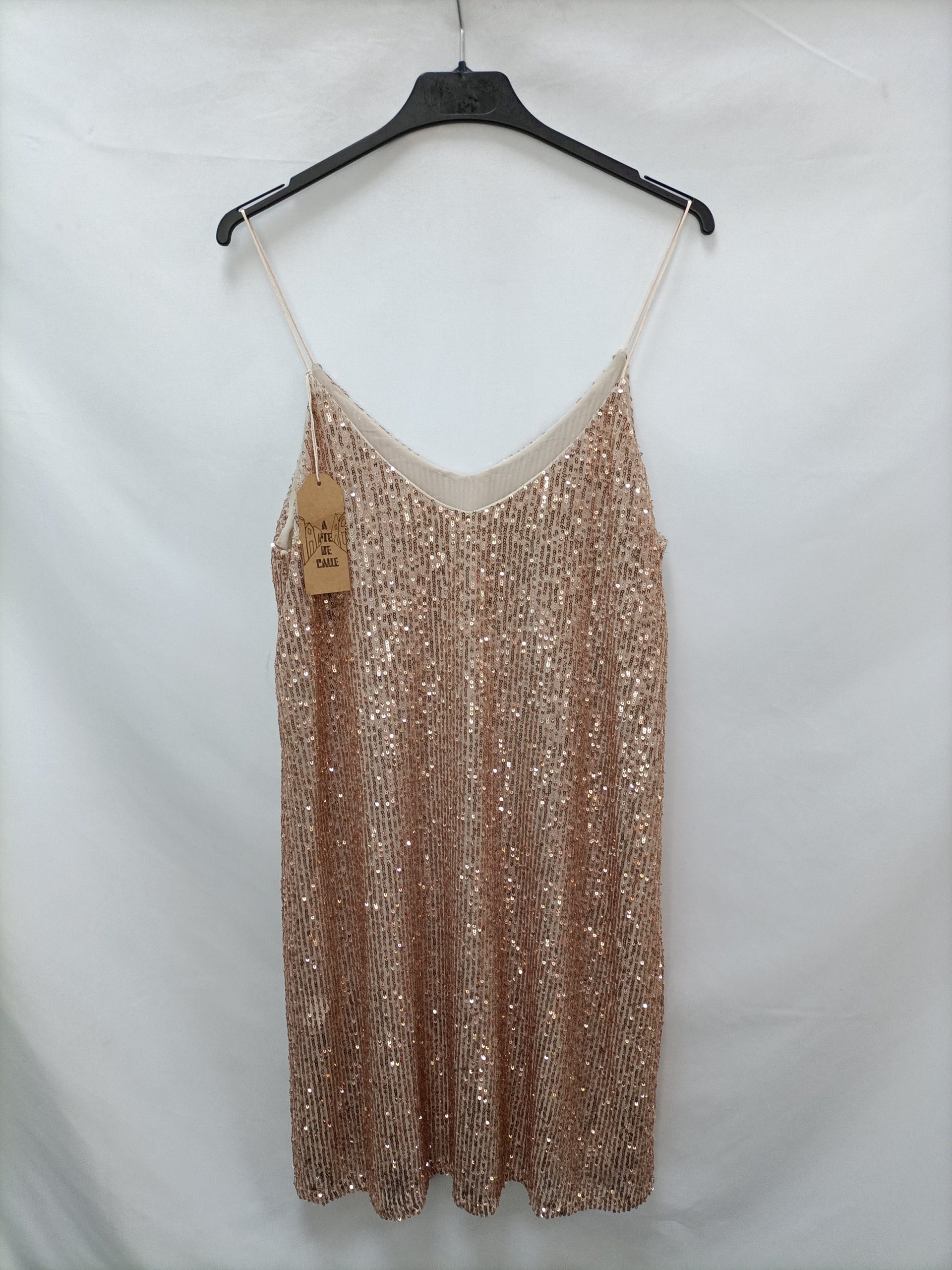 A PIE DE CALLE . Vestido corto lentejuelas beige T.u (m)