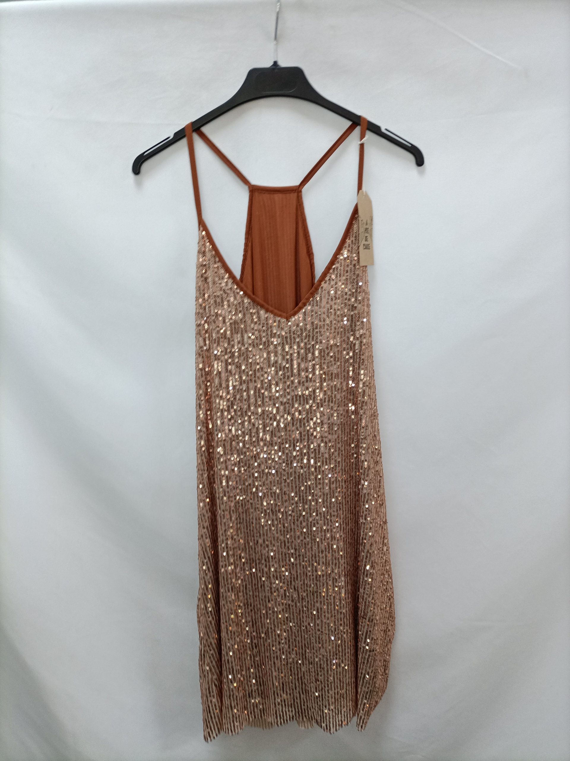 A PIE DE CALLE . Vestido teja lentejuelas T.u (m)