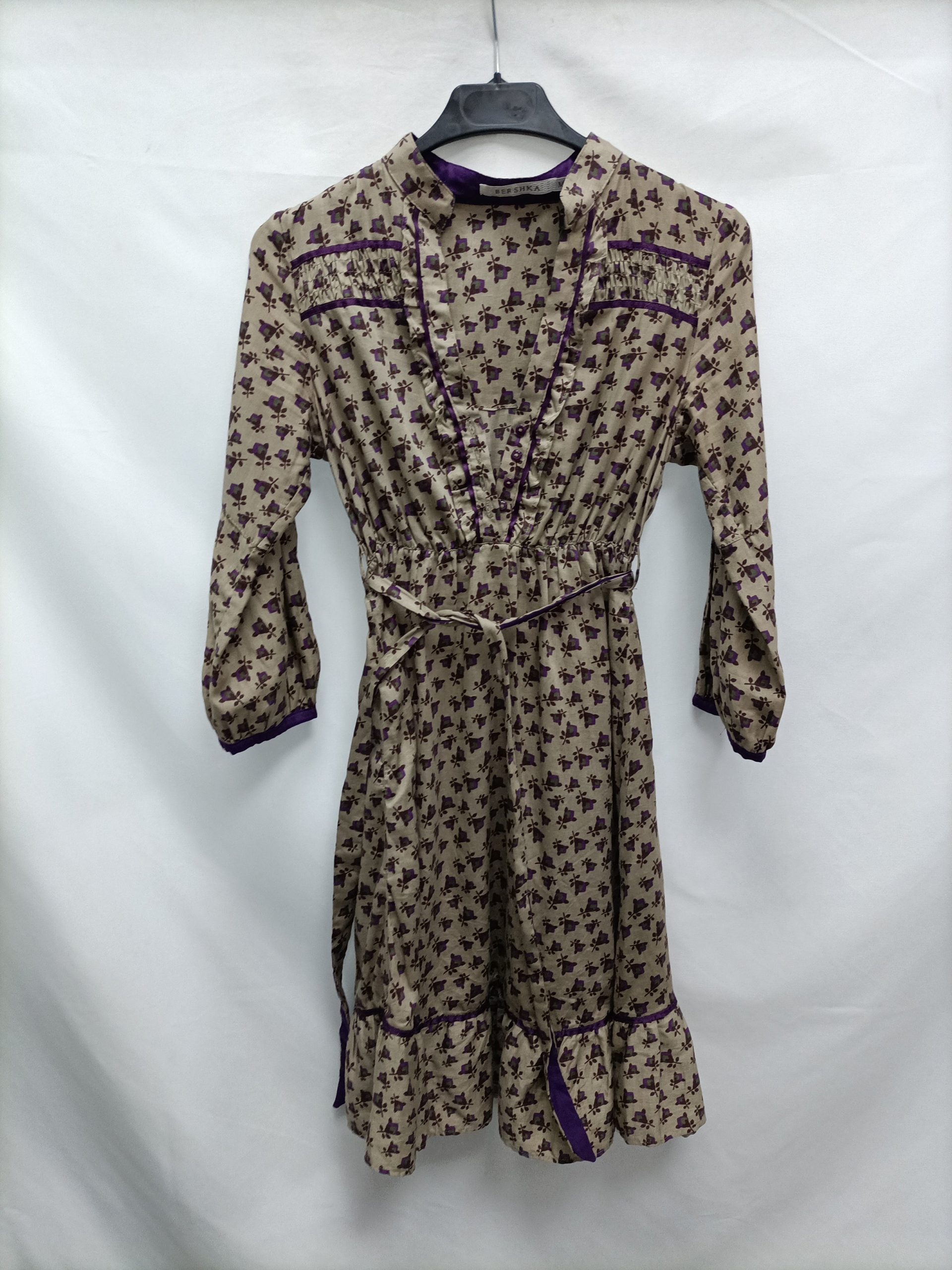 BERSHKA. Vestido corto flores T.m