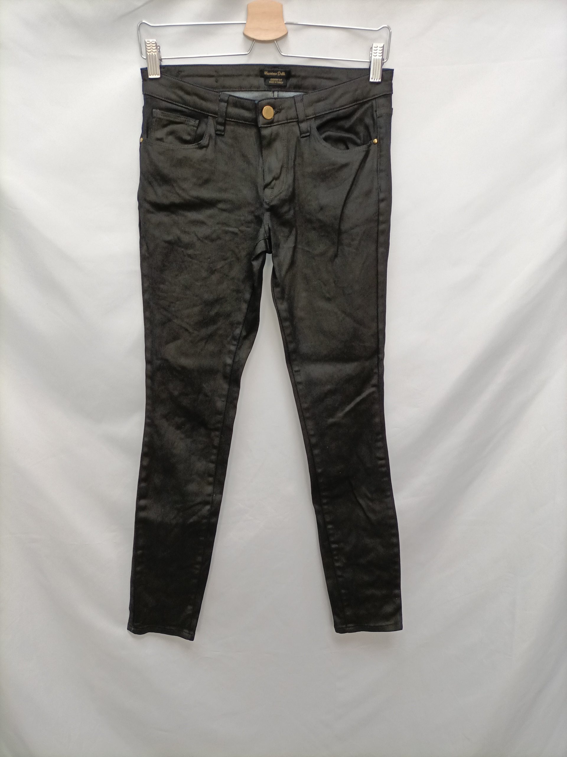 MASSIMO DUTTI. Pantalón negro encerado T.36