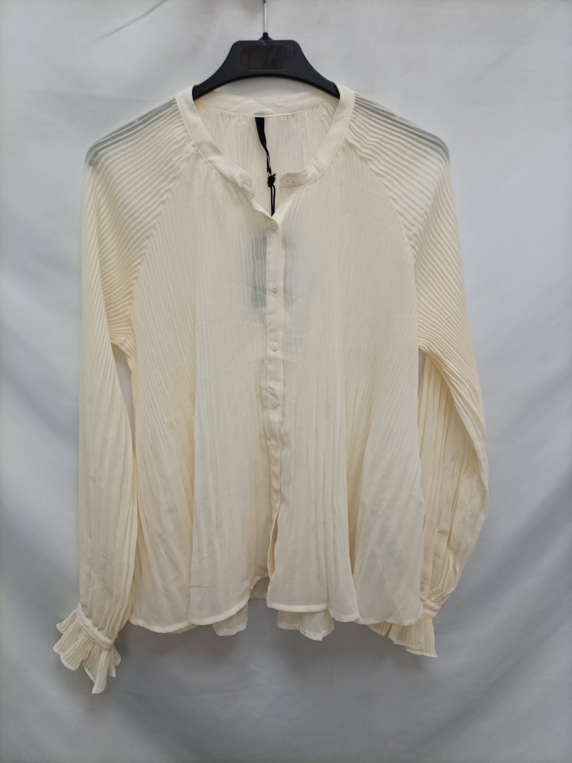 PEPE JEANS. Blusa beige plisada T.s