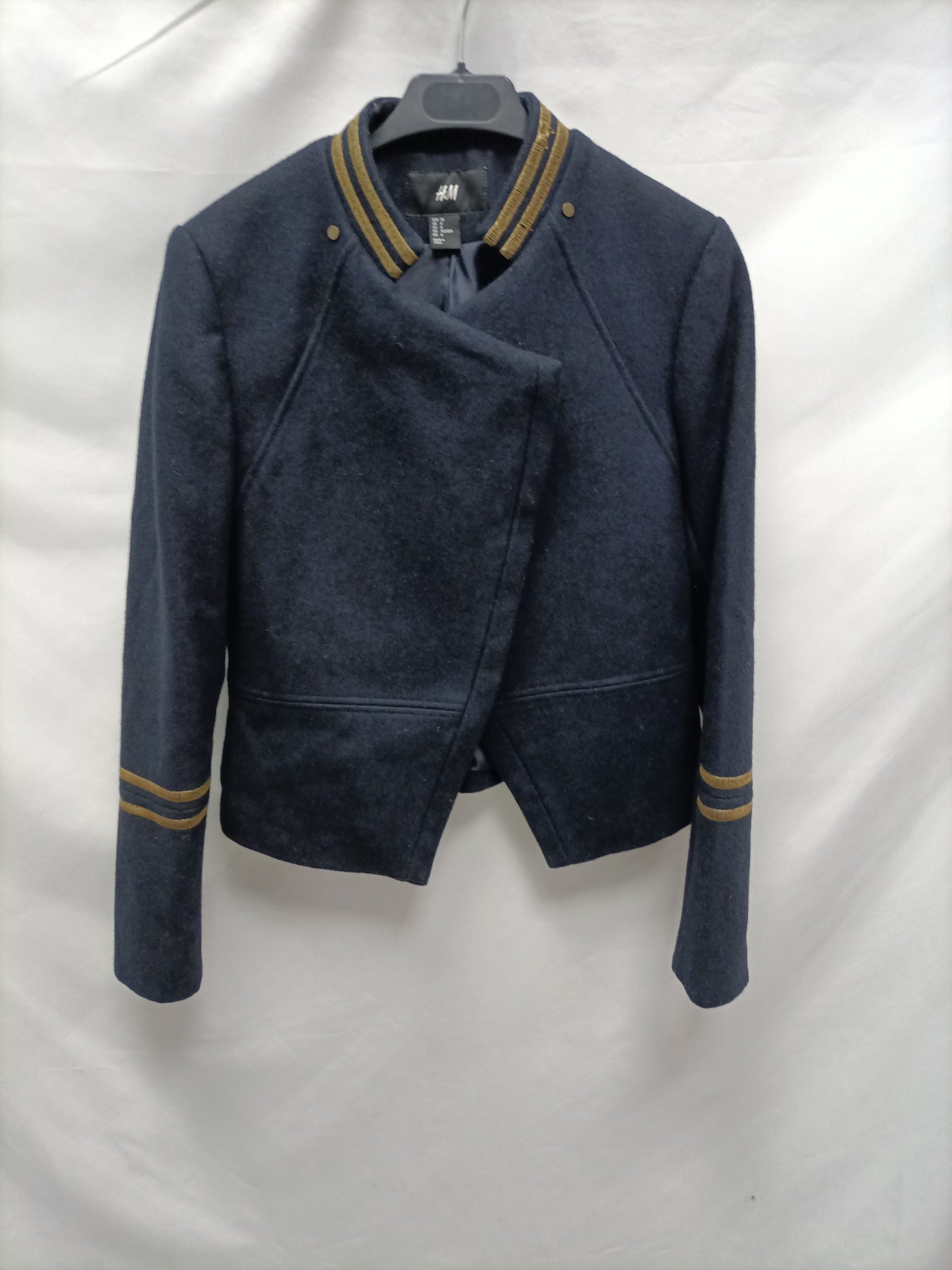 H&M. Cazadora azul paño T.38