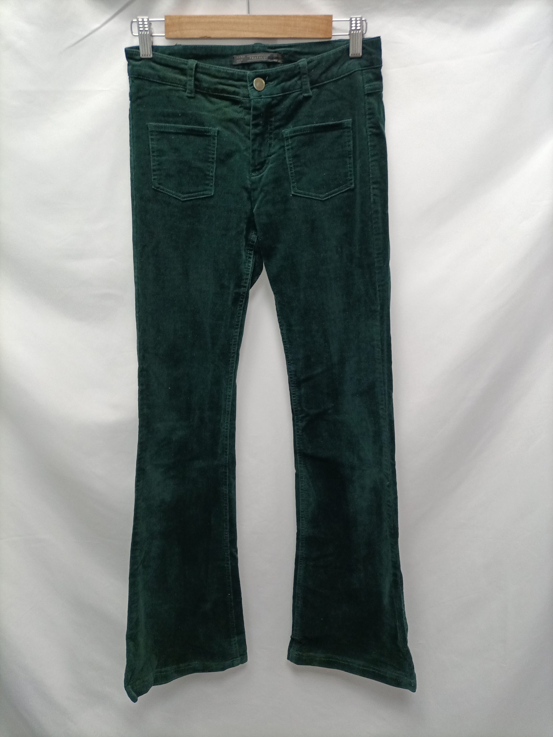 ZARA. Pantalón verde pana T.36