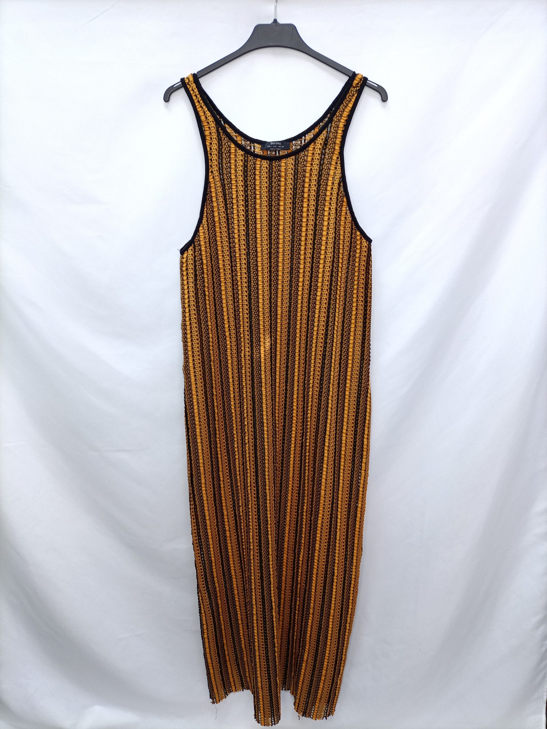 BERSHKA. Vestido largo troquelado T.l
