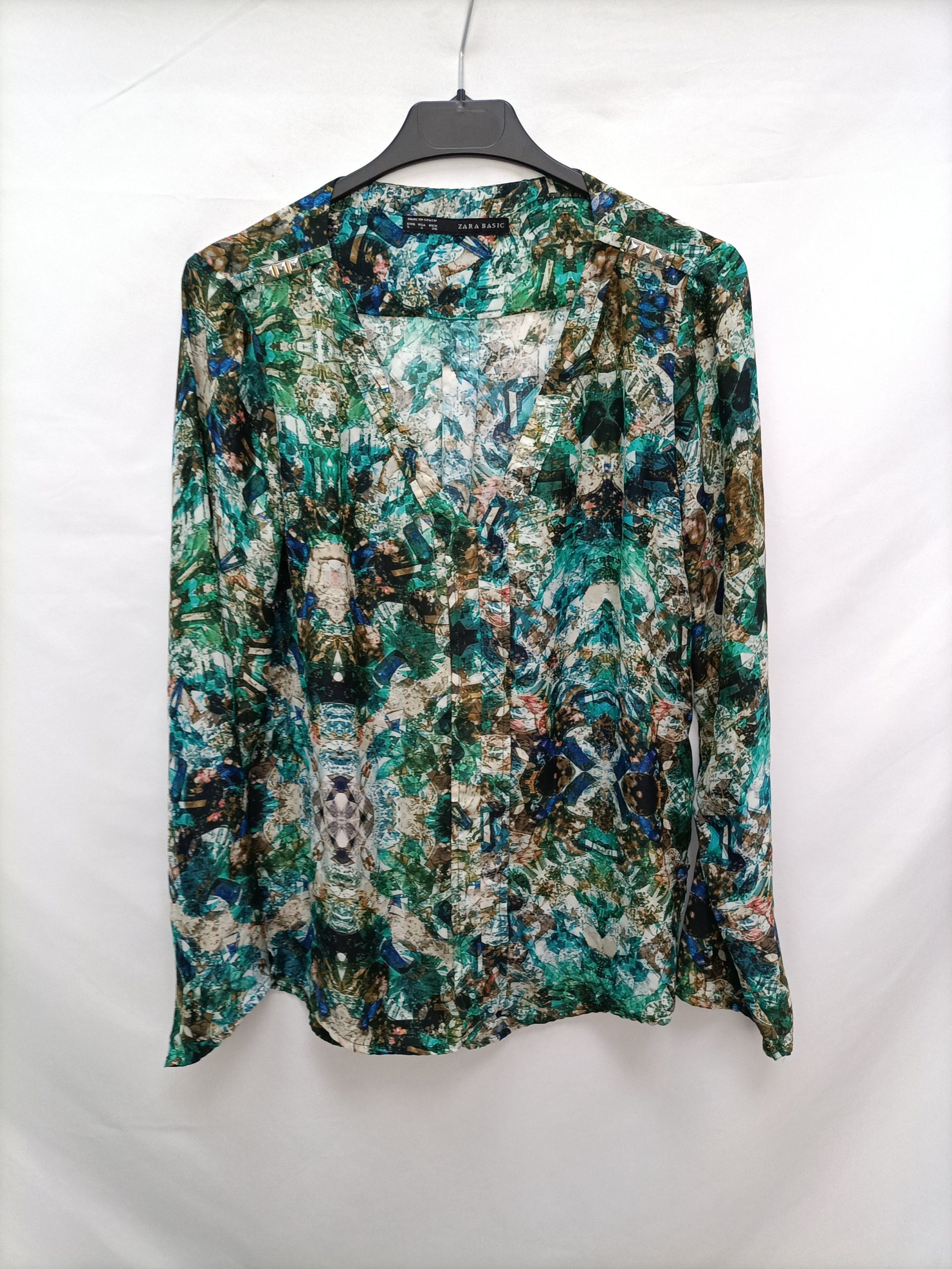 ZARA. Blusa estampado verde T.s
