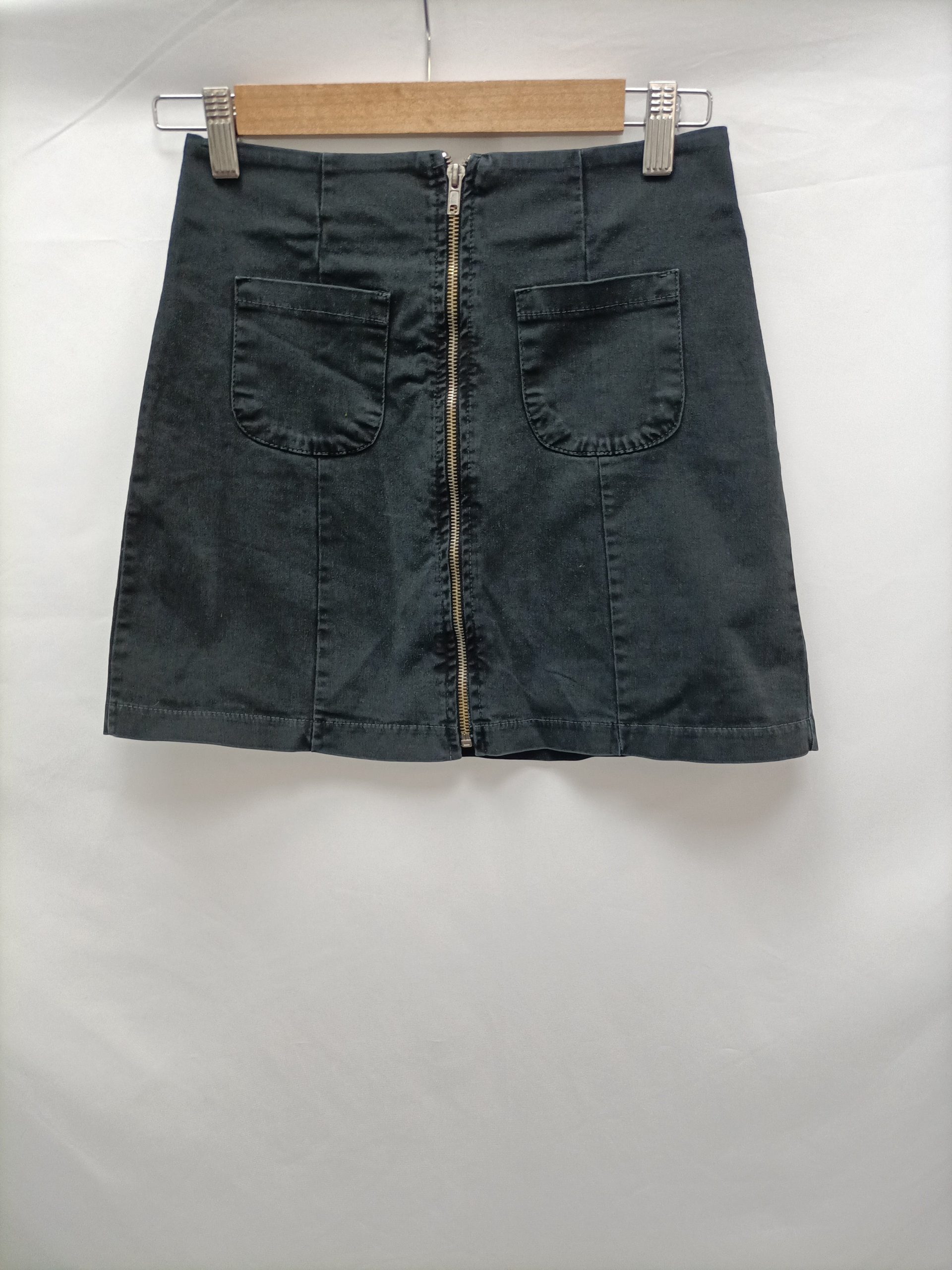 BRANDY MELVILLE. Flada negra cremallera T.u (34)