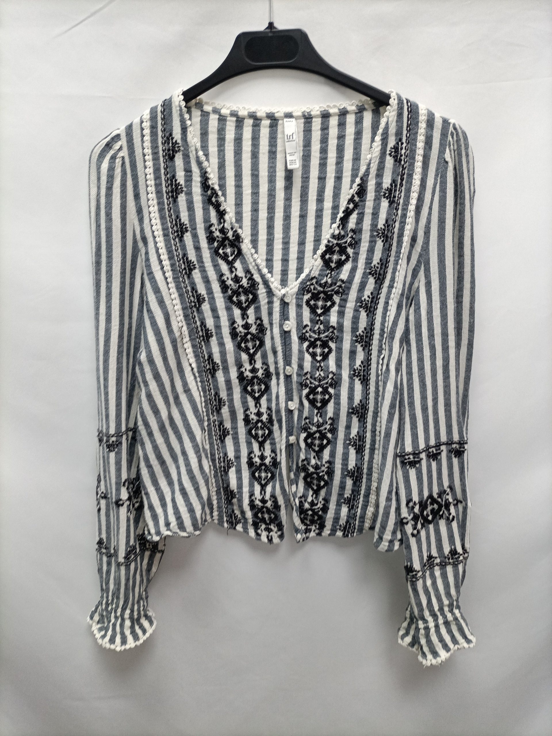 ZARA. Blusa rayas bordado T.xs